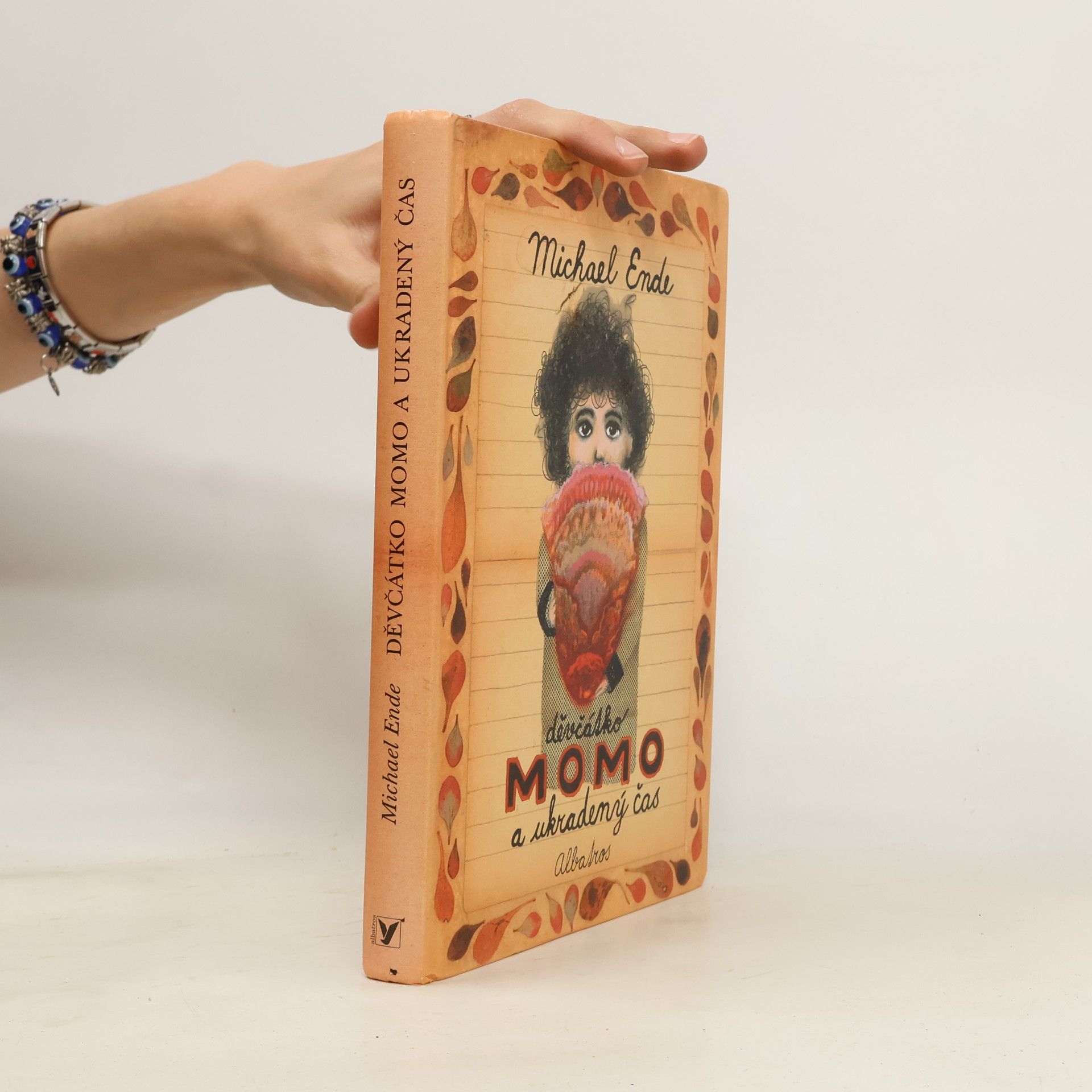 Michael Ende Děvčátko Momo a ukradený čas