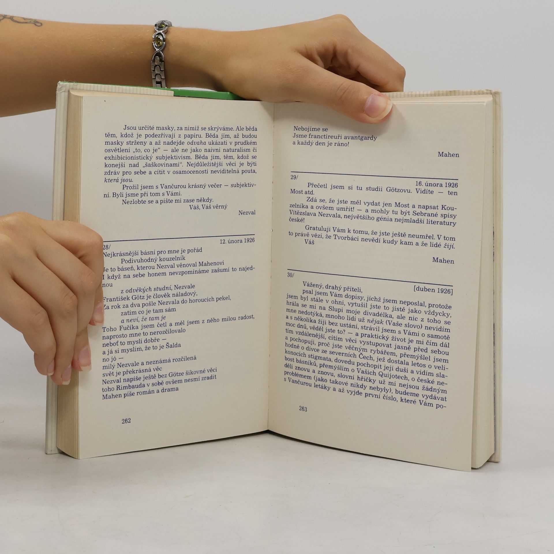 Various authors Depeše z konce tisíciletí. Korespondence Vítězslava Nezvala