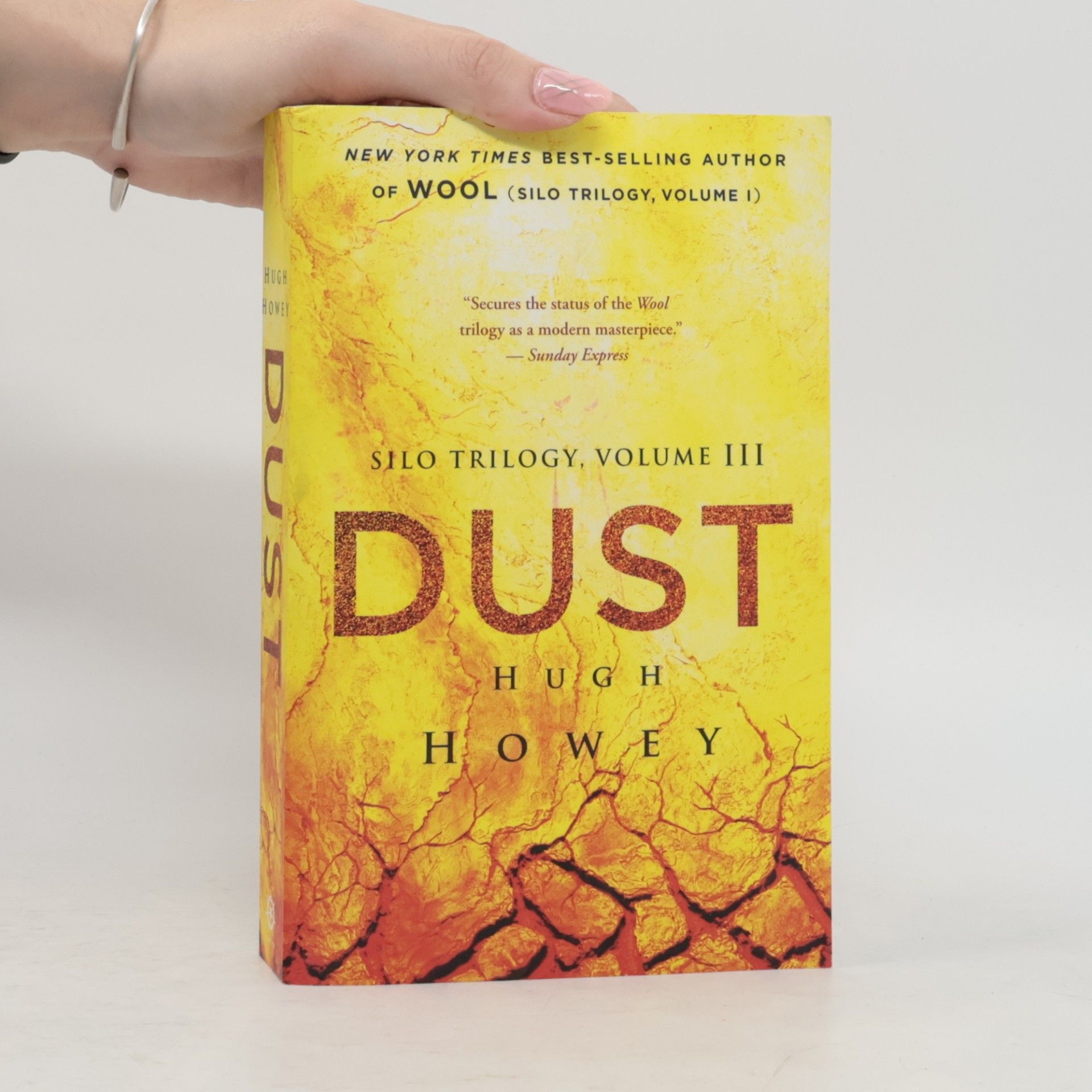 Hugh Howey Dust