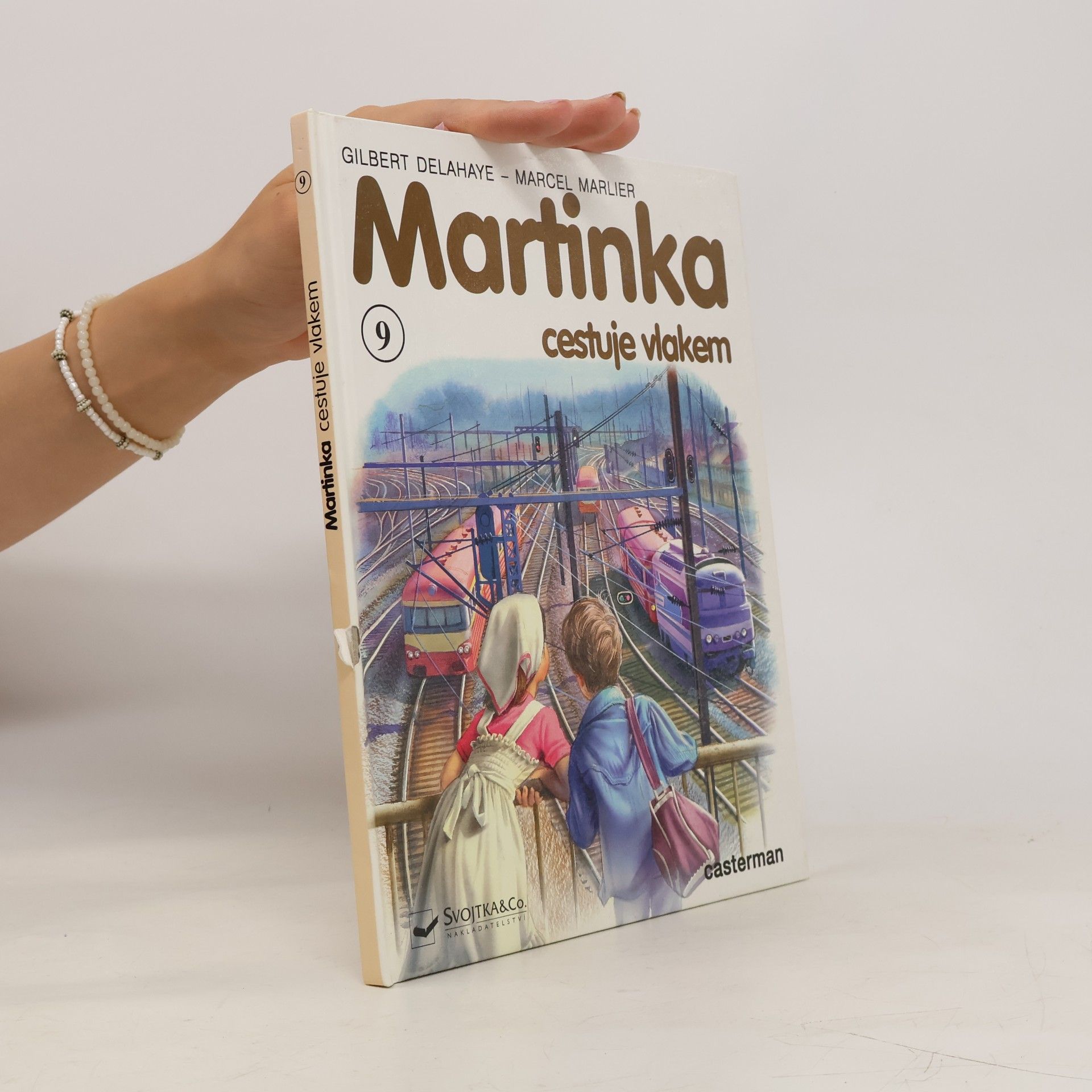 Martinka cestuje vlakem