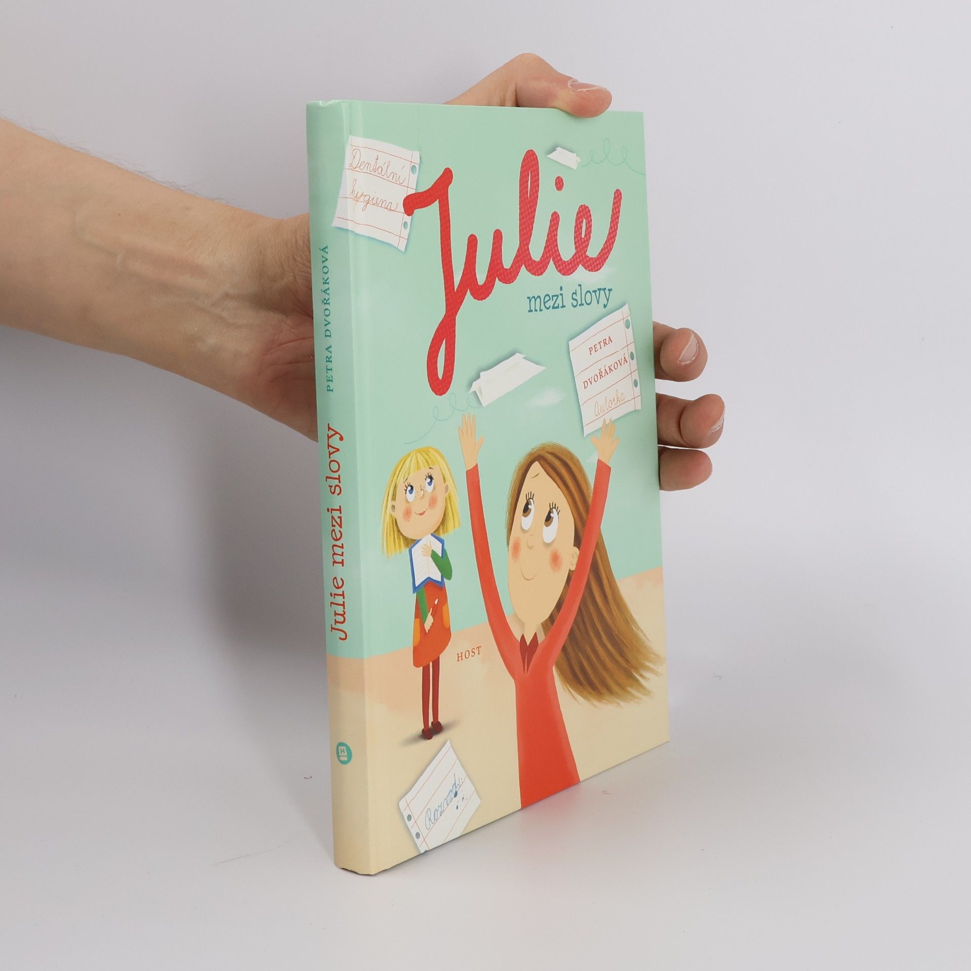 Julie mezi slovy