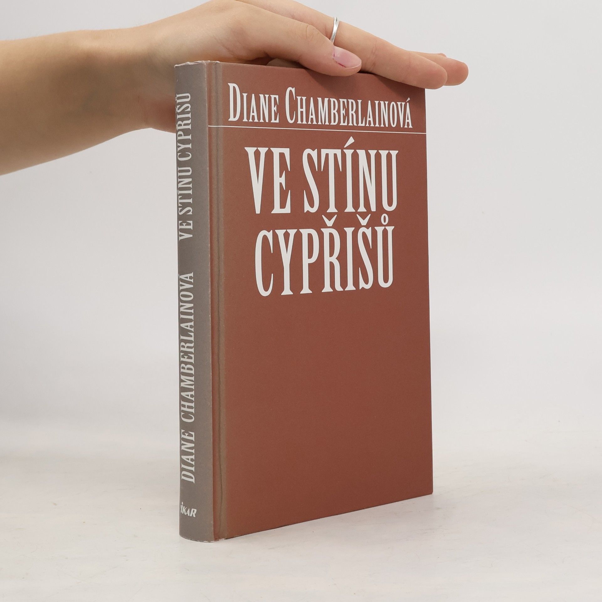Diane Chamberlain Ve stínu cypřišů
