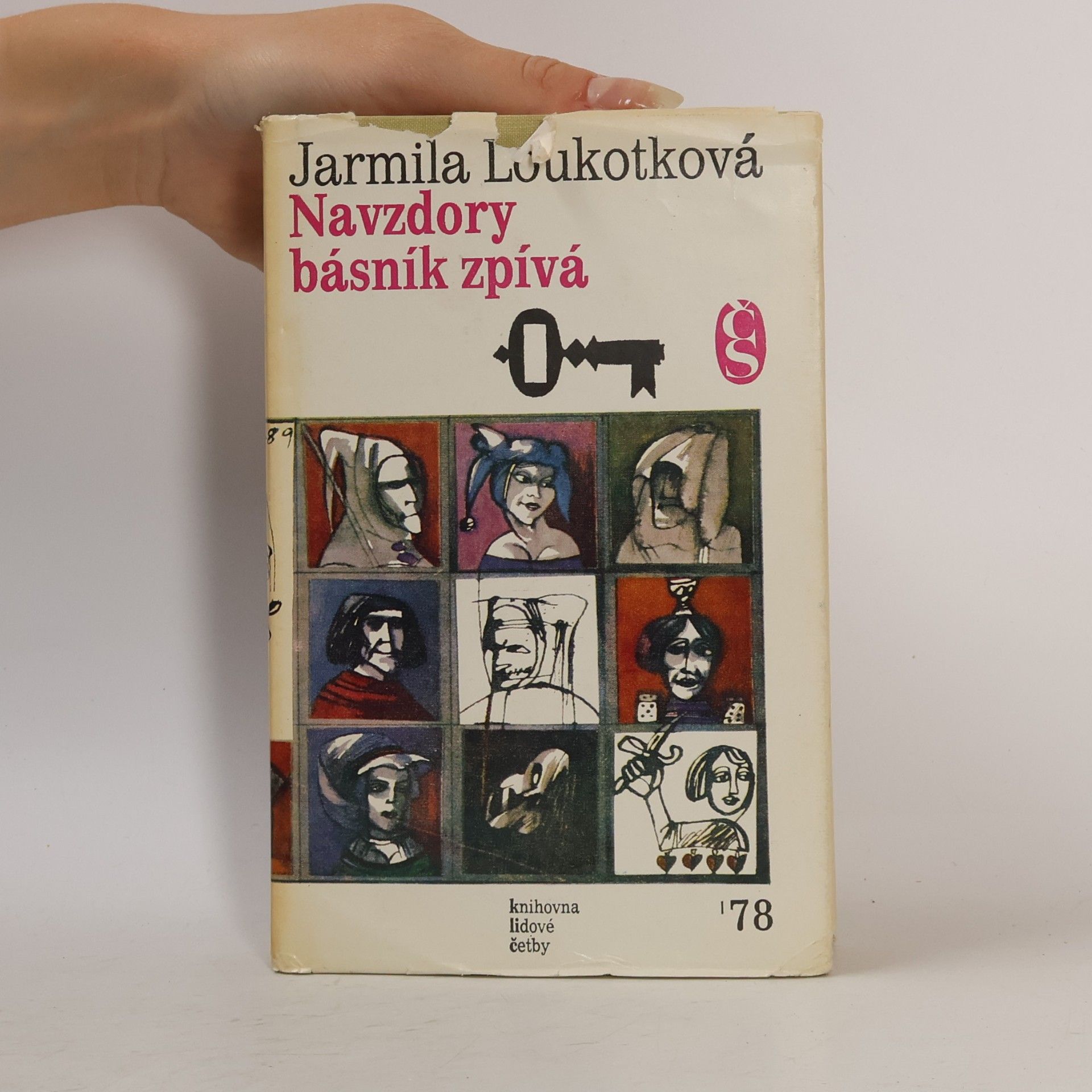 Jarmila Loukotková Navzdory básník zpívá
