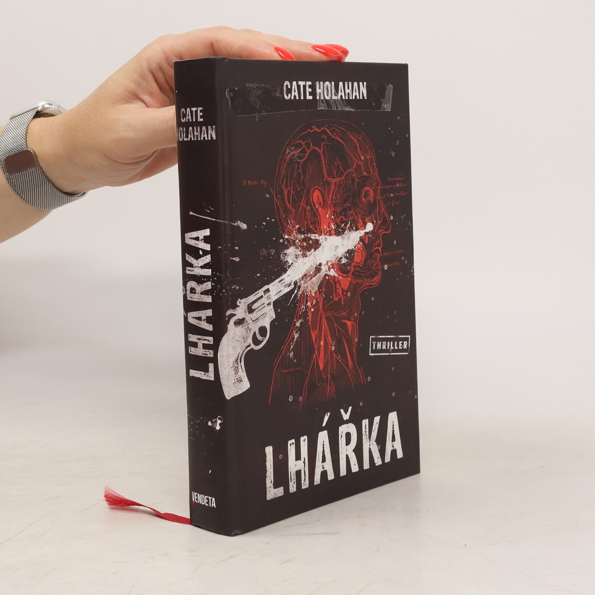 Cate Holahan Lhářka
