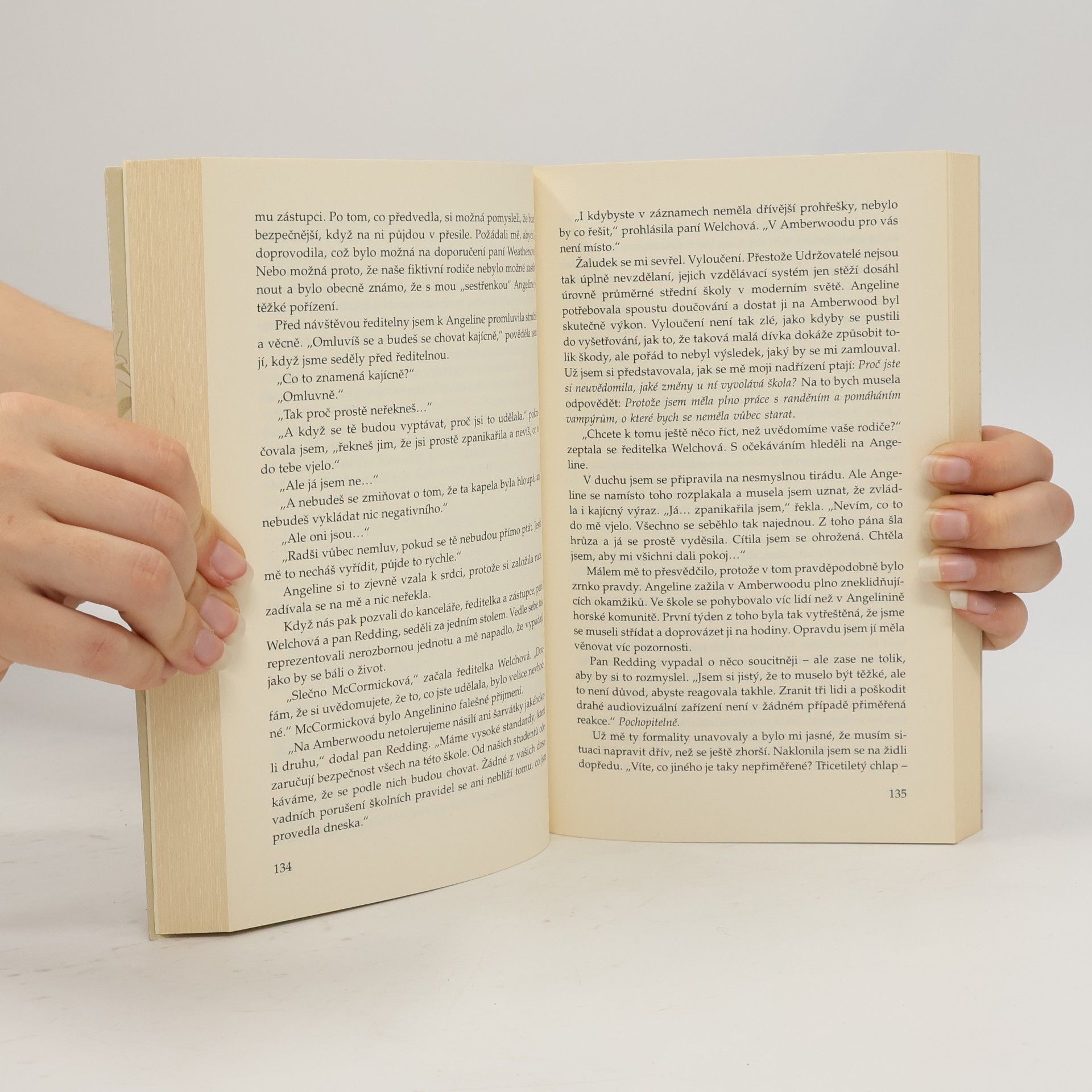 Richelle Mead Pokrevní pouta. 2, Zlatá lilie