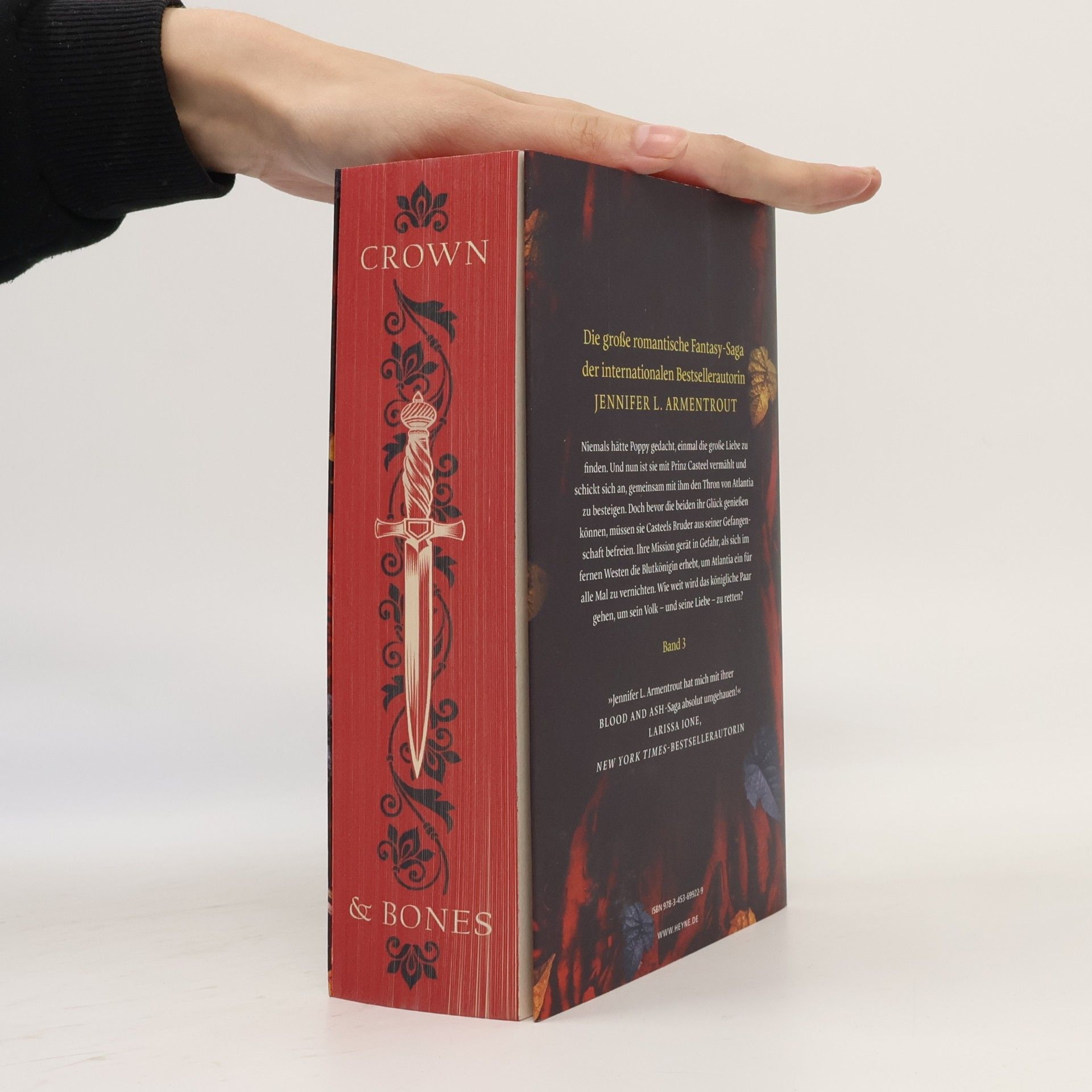 Keine Grenzen Crown and bones