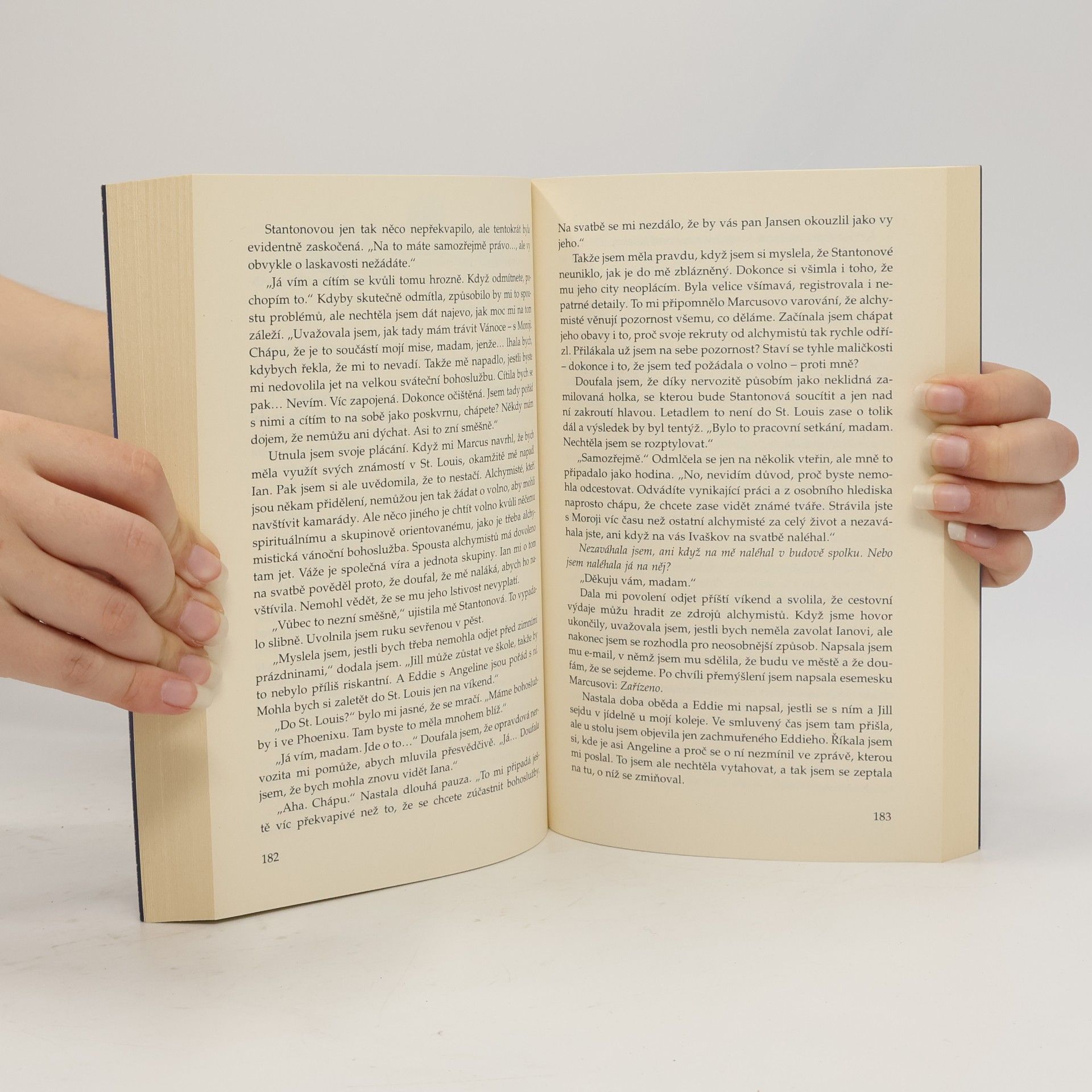 Richelle Mead Indigové kouzlo. Pokrevní pouta. 3. díl