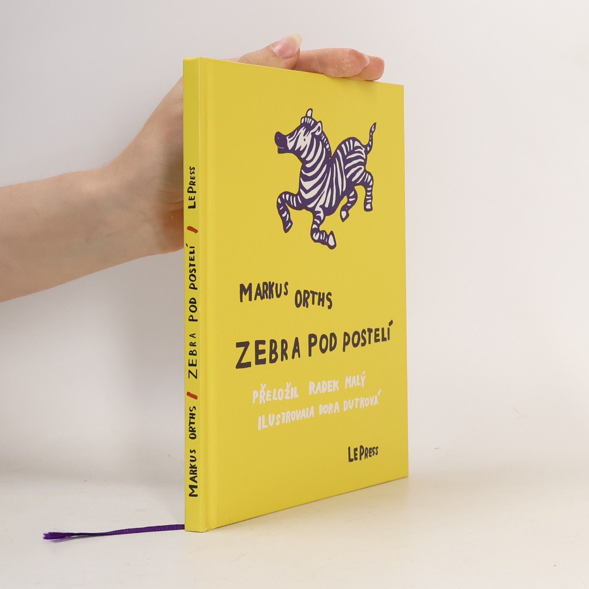 Markus Orths Zebra pod postelí