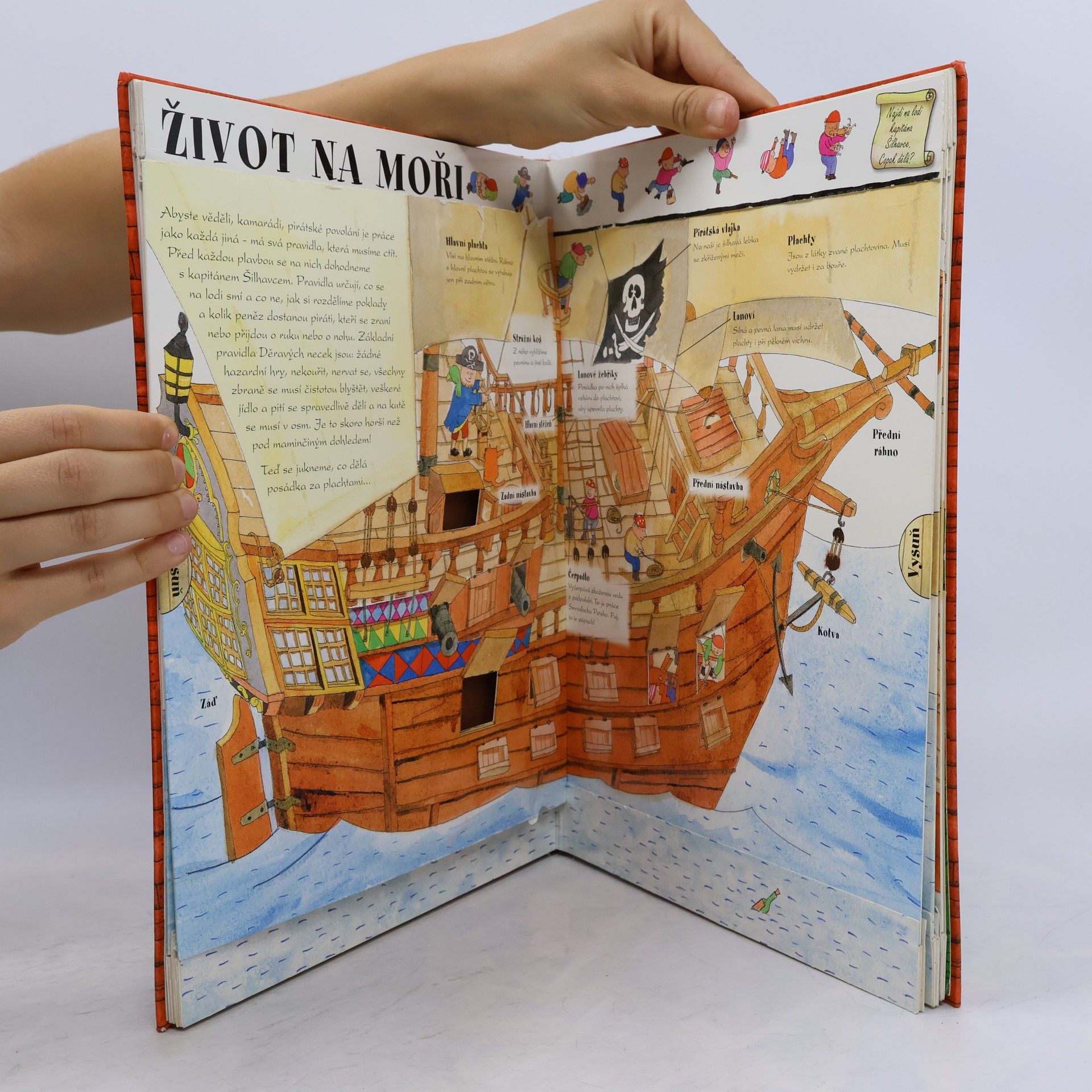 Tim Hutchinson Piráti a lodě. Jukni pod palubu. Vysuň stránky a objev skrytá tajemství.
