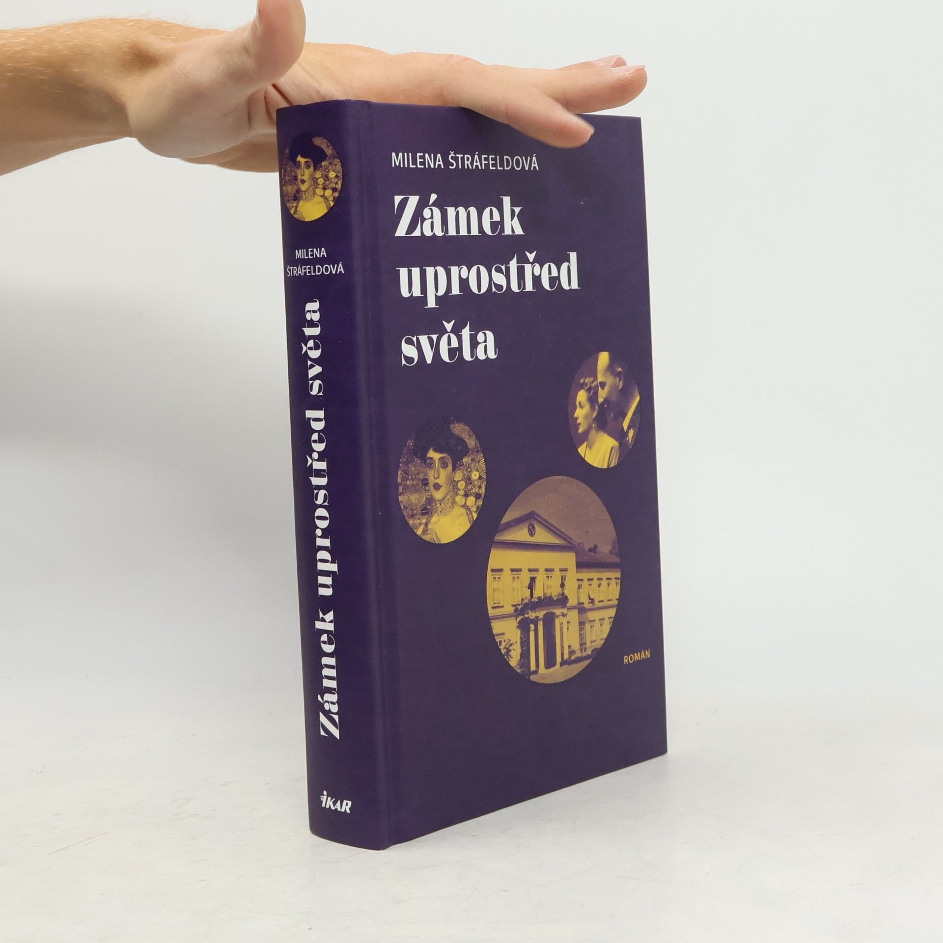 Zámek uprostřed světa