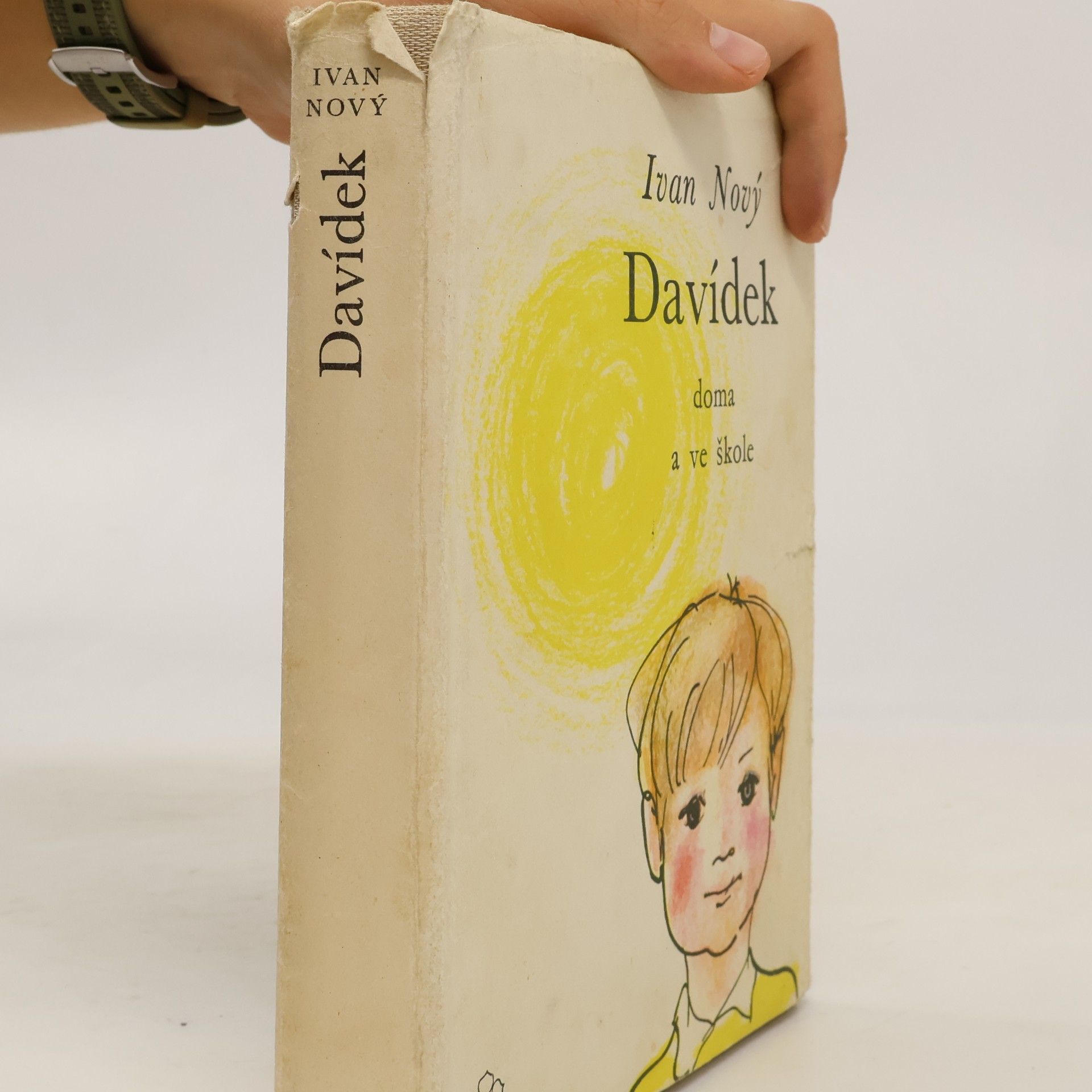 Ivan Nový Davídek. Doma a ve škole