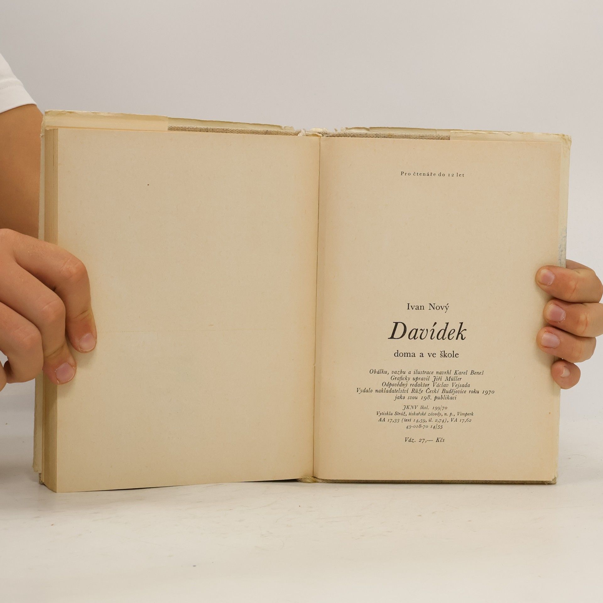 Ivan Nový Davídek. Doma a ve škole