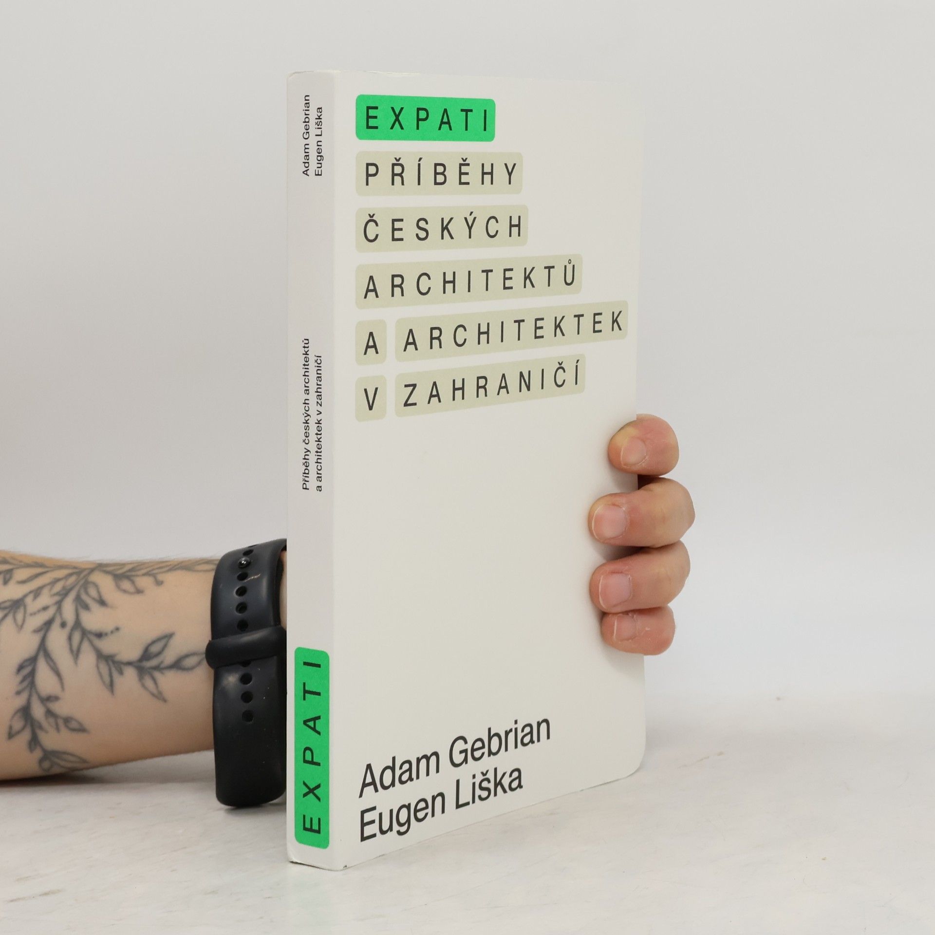 Adam Gebrian Expati