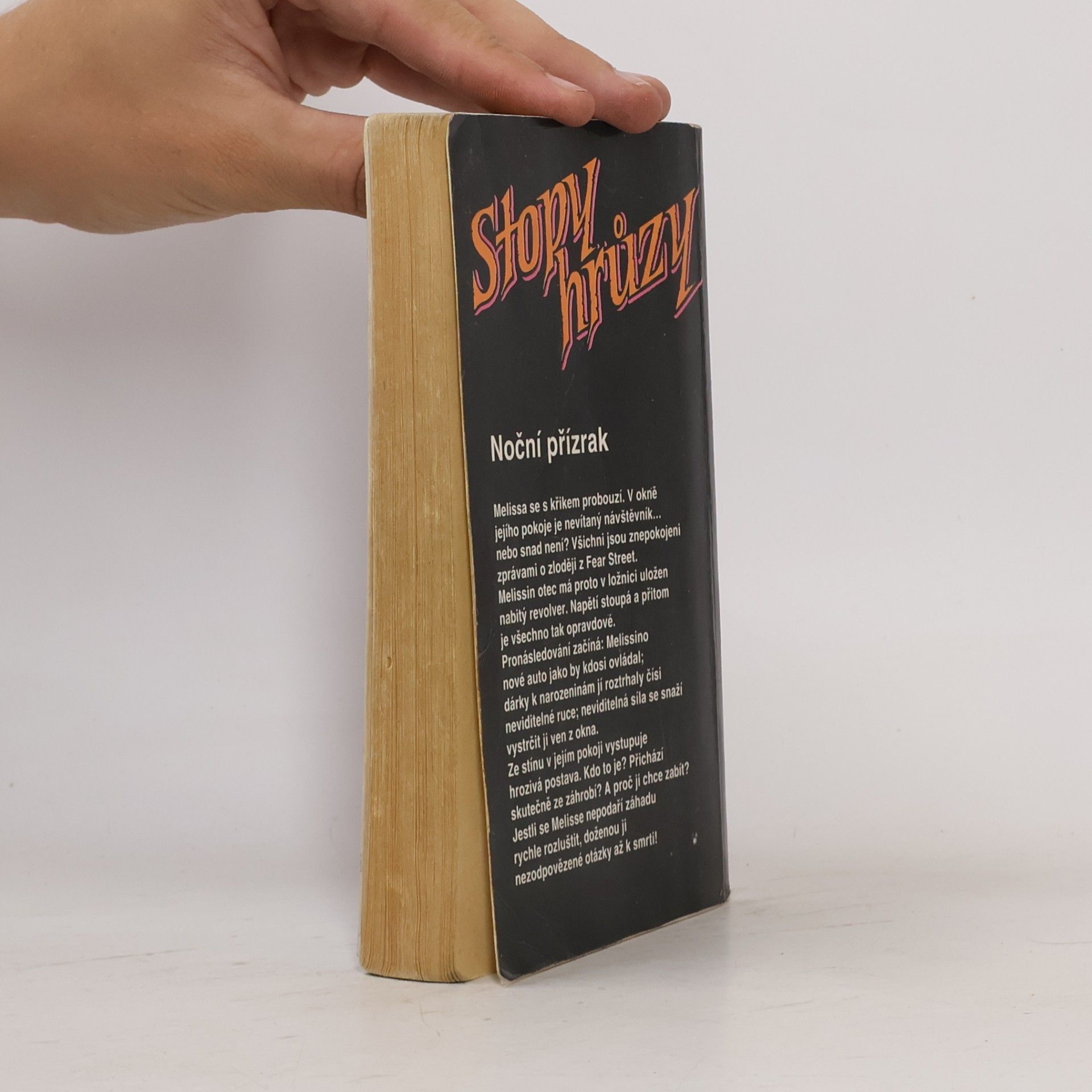 R. L. Stine Pronásledovaná. Stopy hrůzy 16