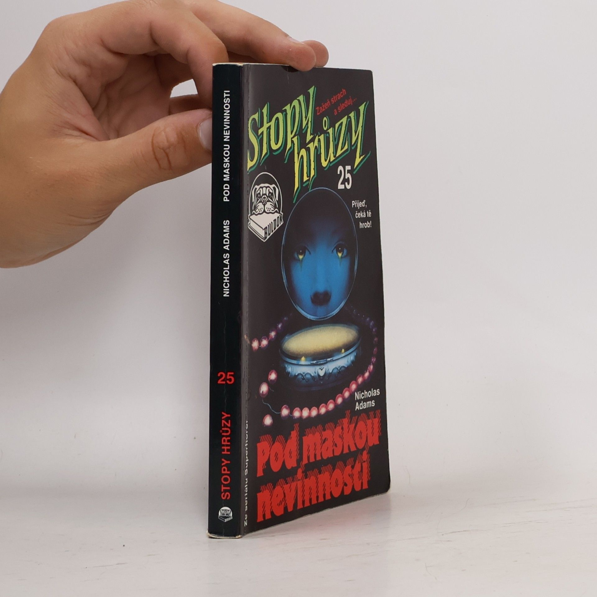 James D. MacDonald Stopy hrůzy 25. Pod maskou nevinnosti