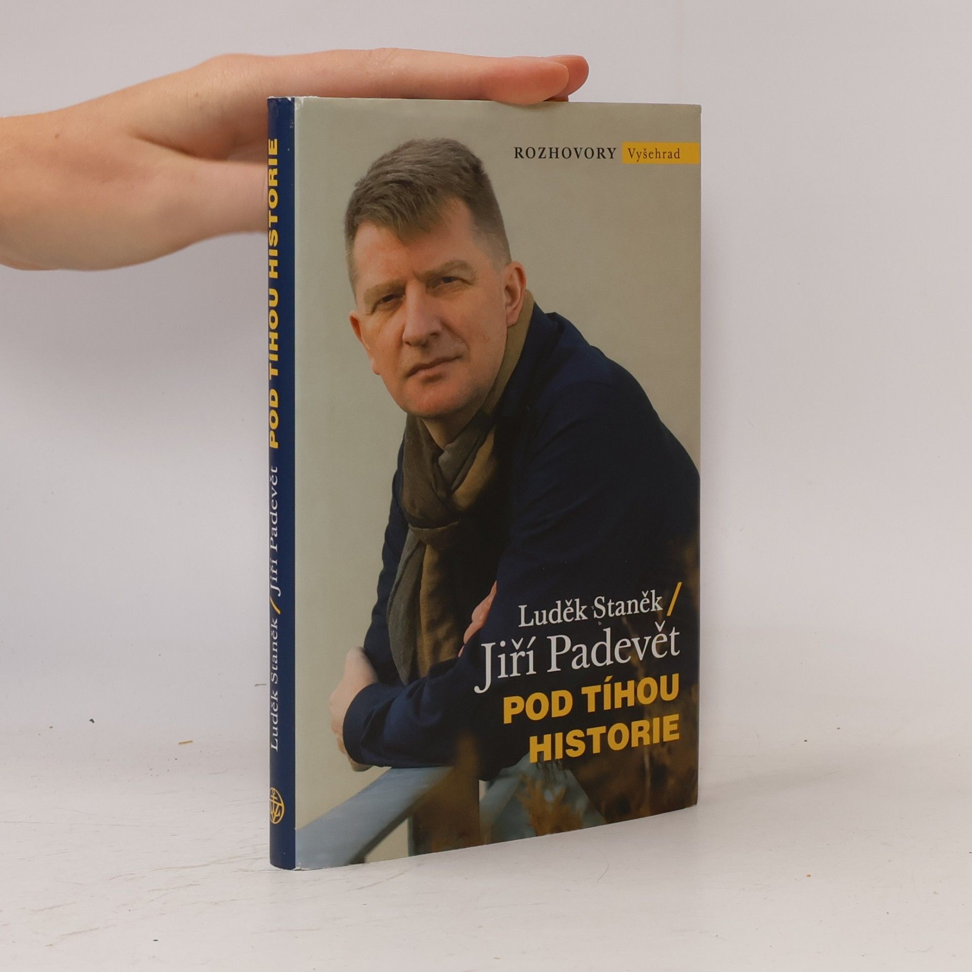 Pod tíhou historie