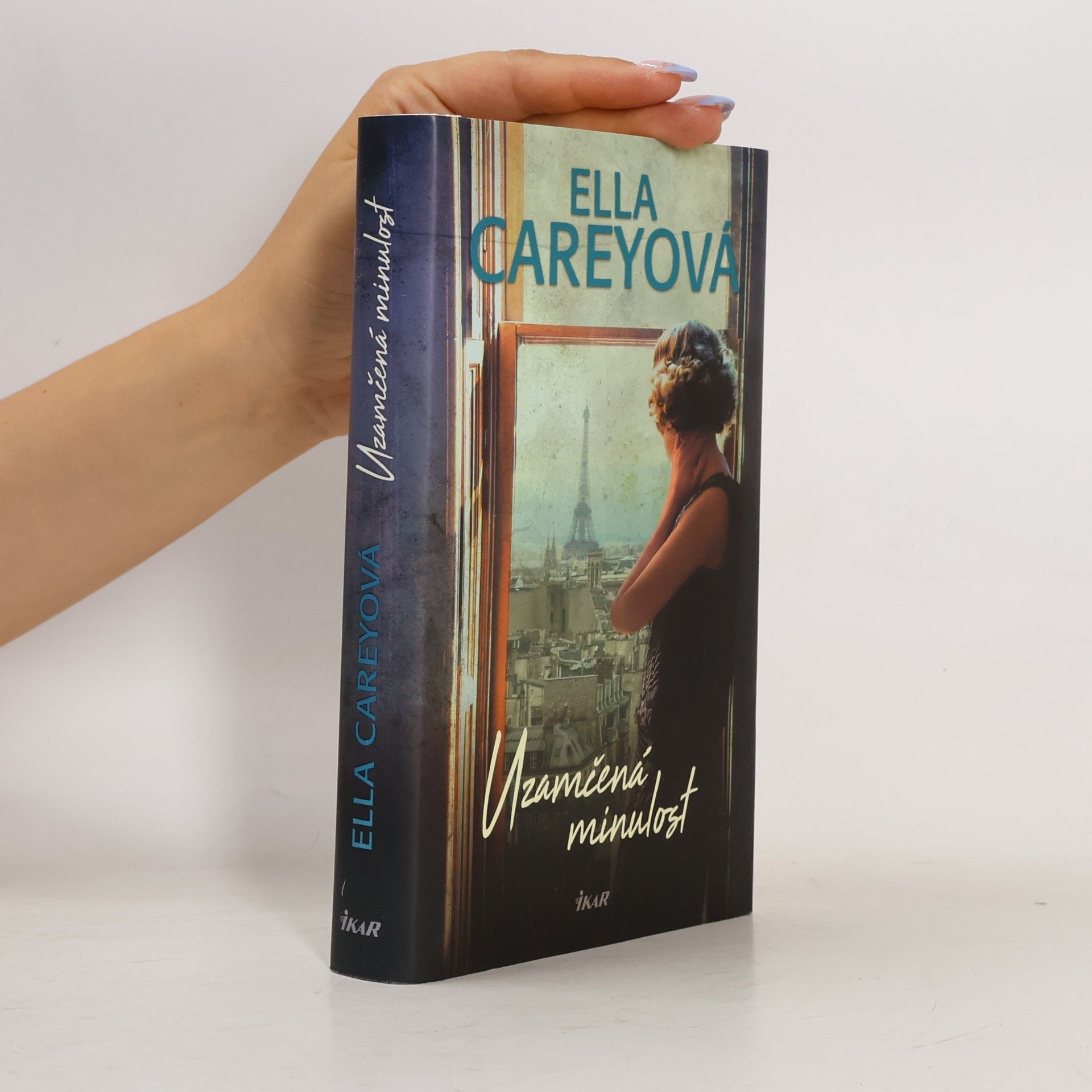 Ella Carey Uzamčená minulost