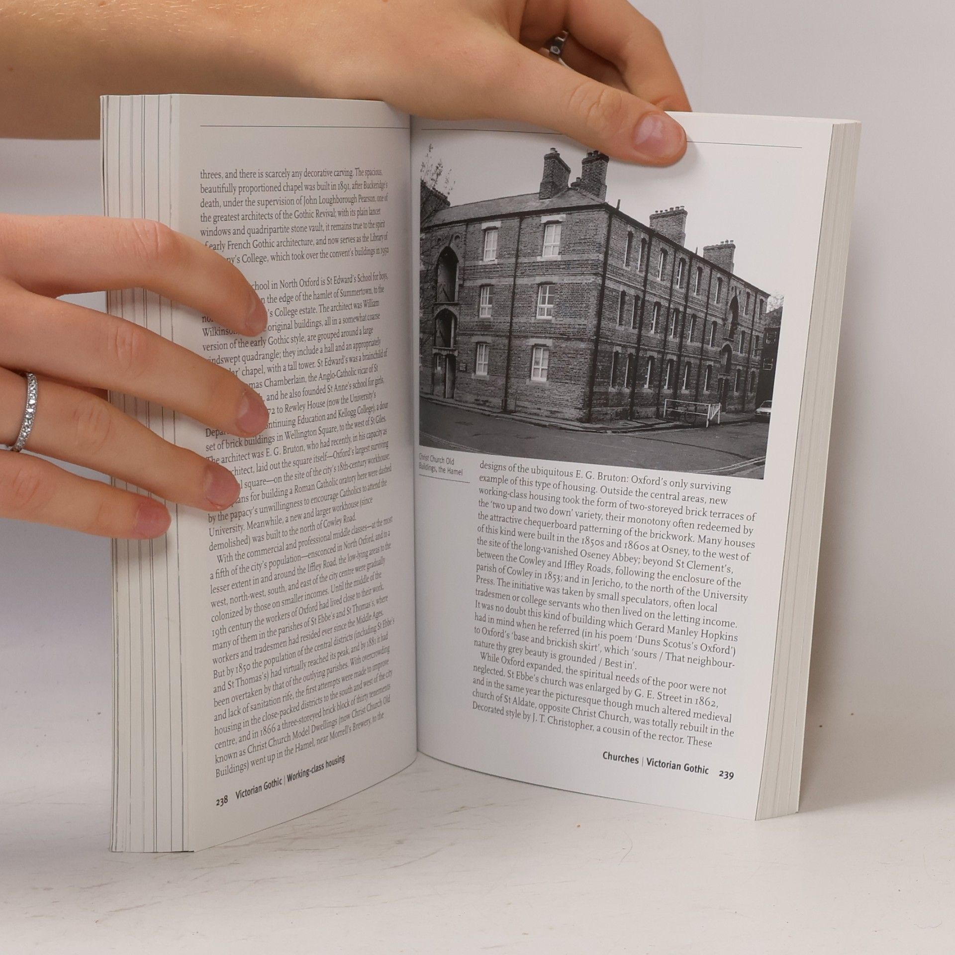 Geoffrey Tyack Oxford : an architectural guide