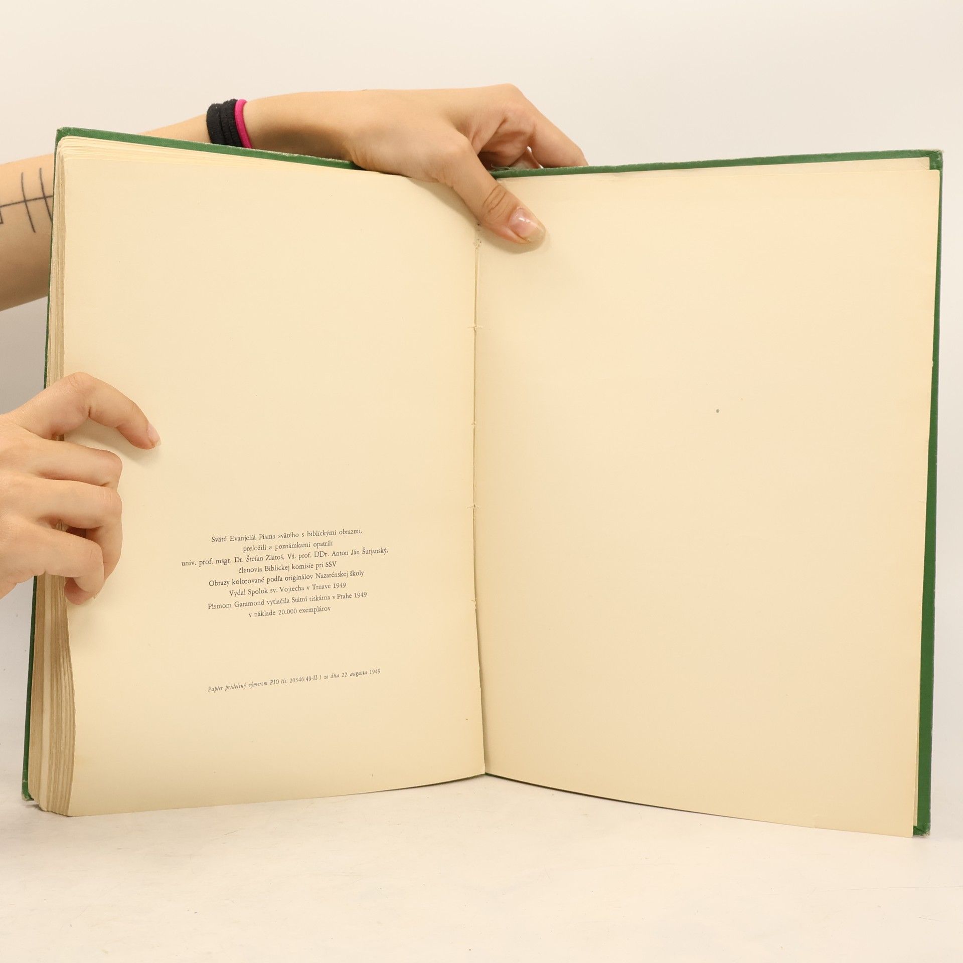 Collectif d'auteurs Sväté evanjeliá Písma svätého s biblickými obrazmi