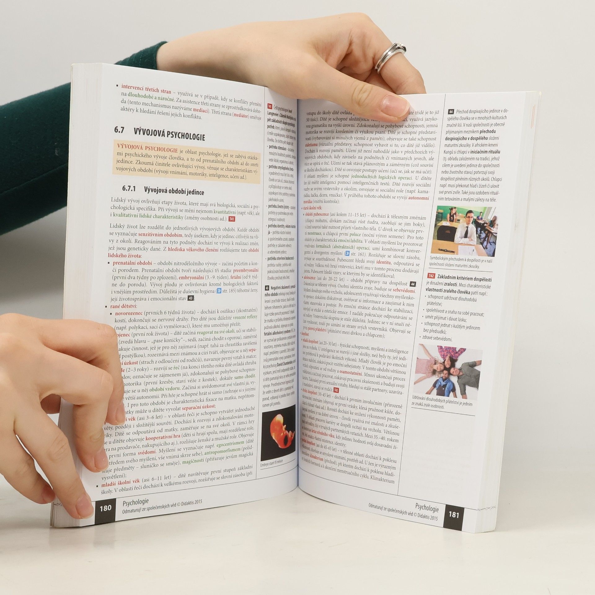 Autorenkollektiv Odmaturuj! ze společenských věd