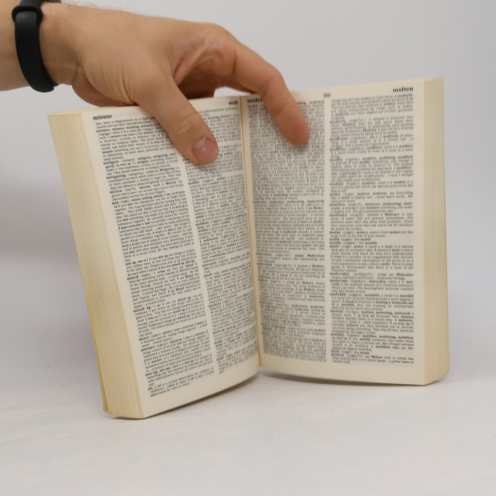 Cobuild Collins Student's Dictionary. Helping learners with real English
