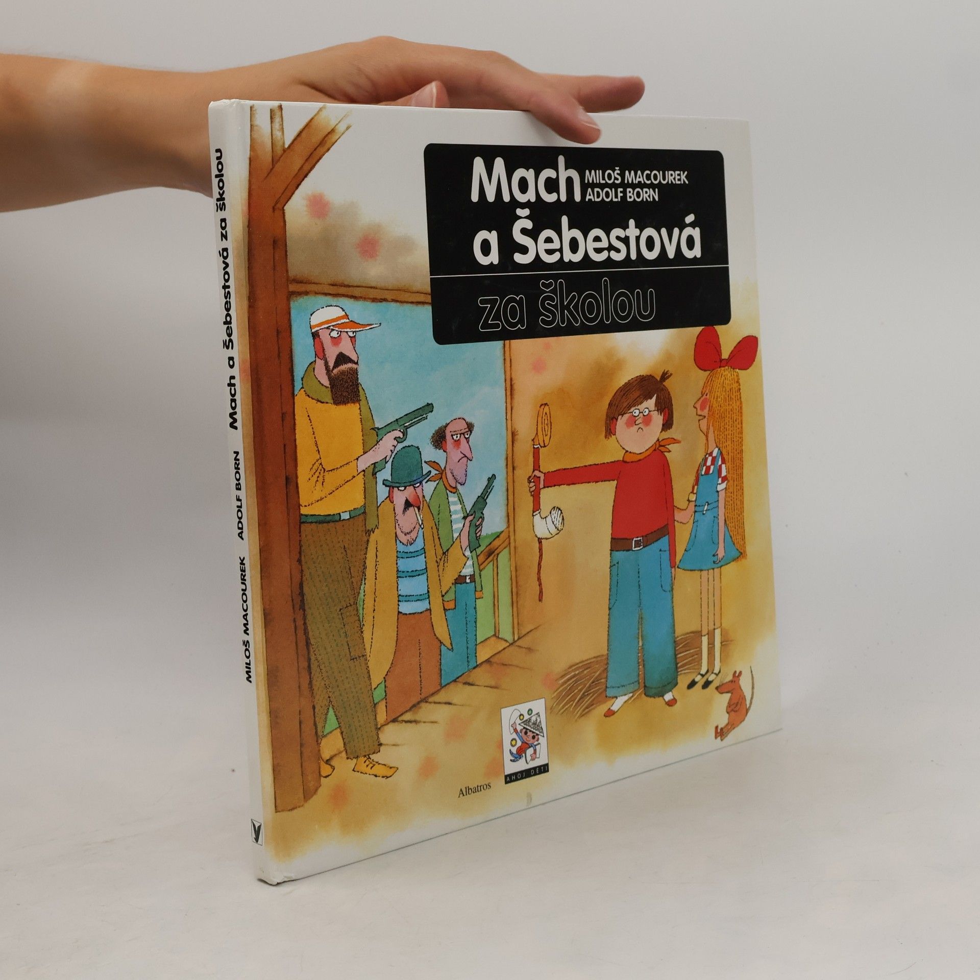 Miloš Macourek Mach a Šebestová za školou