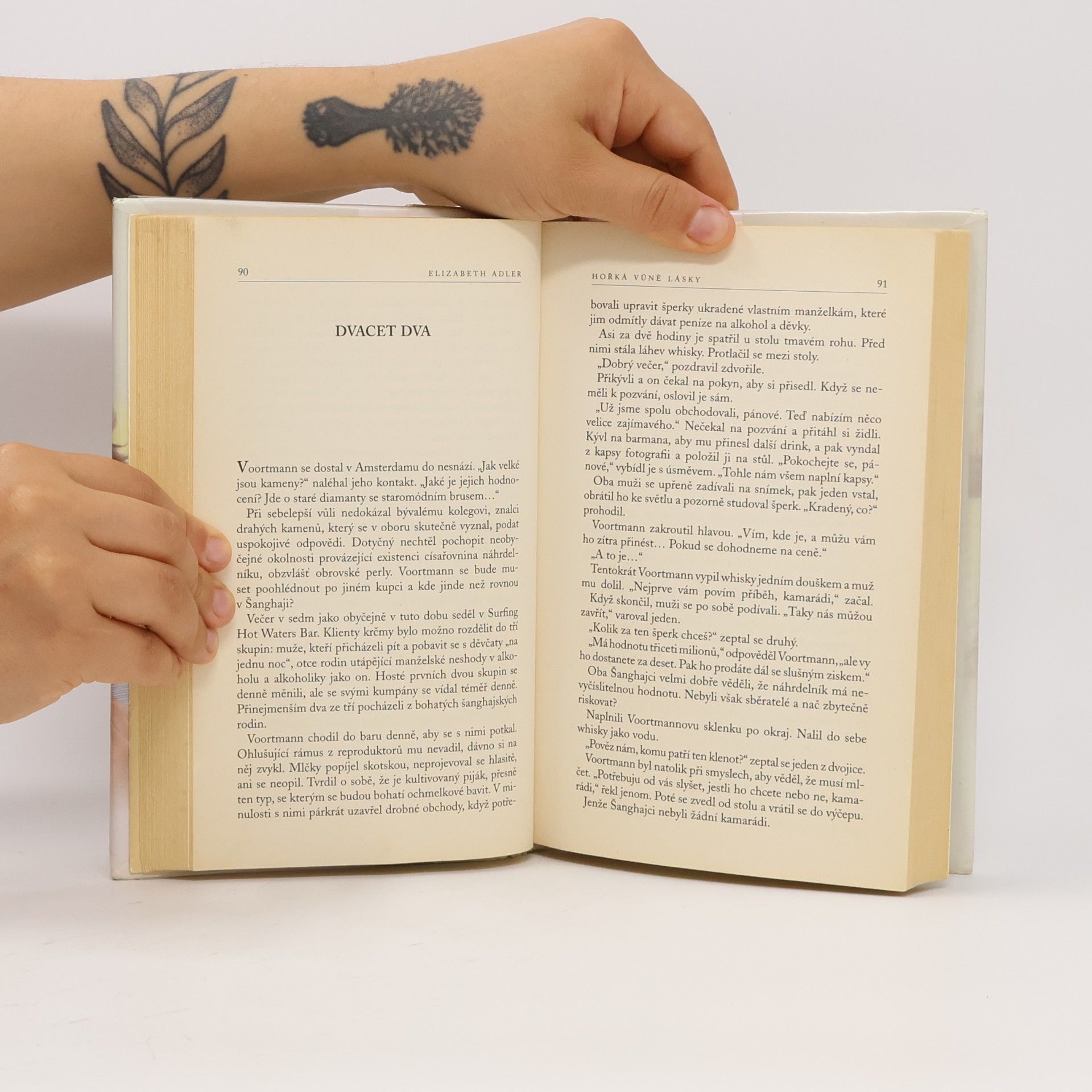 Elizabeth Adler Hořká vůně lásky