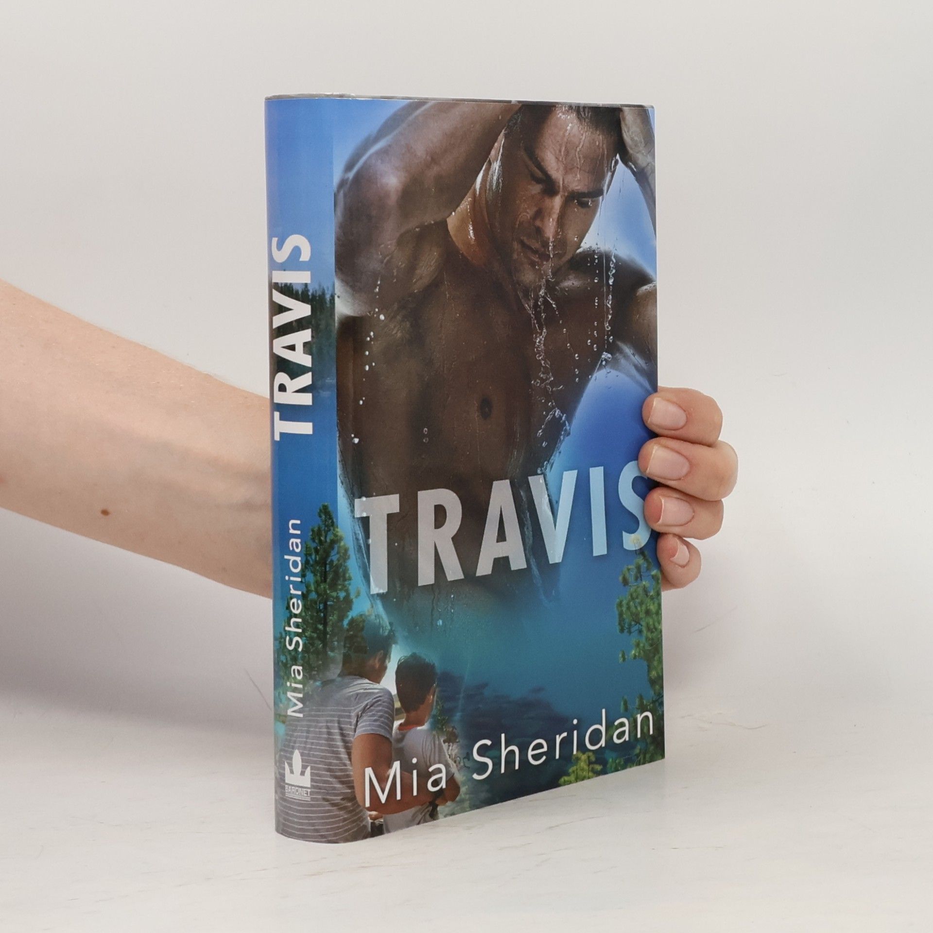Mia Sheridan Travis