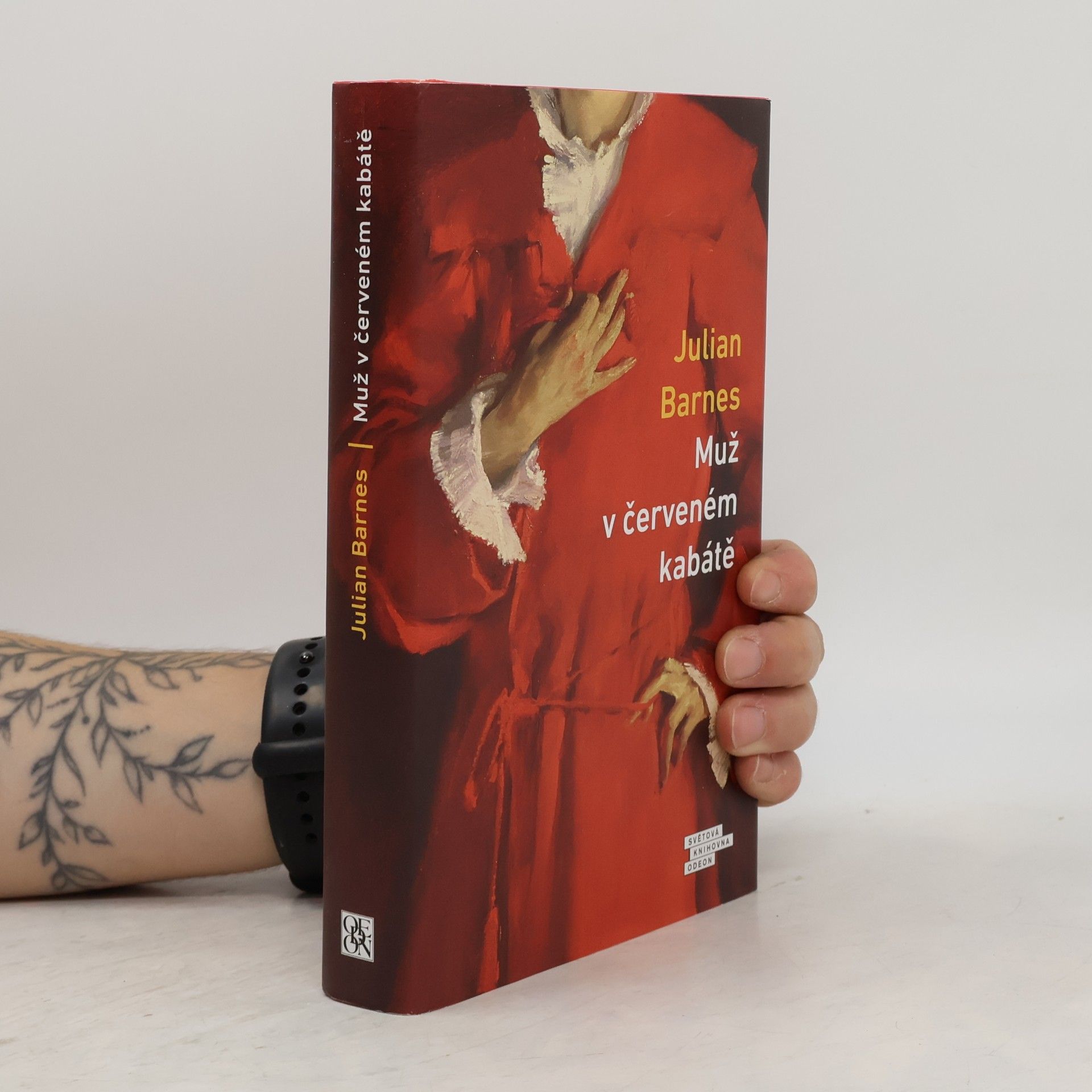 Julian Barnes Muž v červeném kabátě
