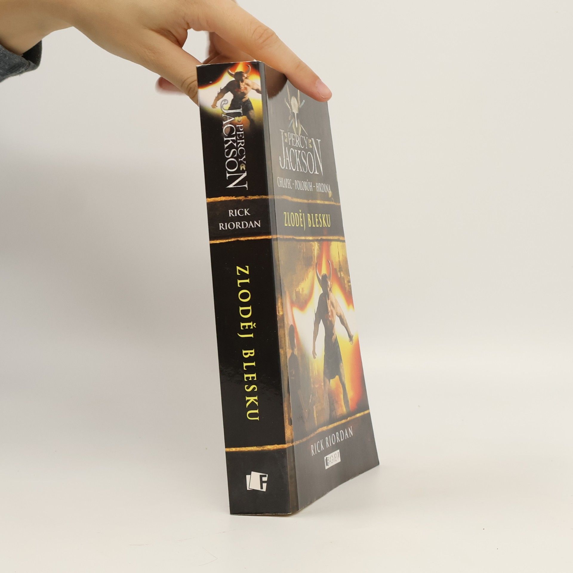 Rick Riordan Percy Jackson. Zloděj blesku