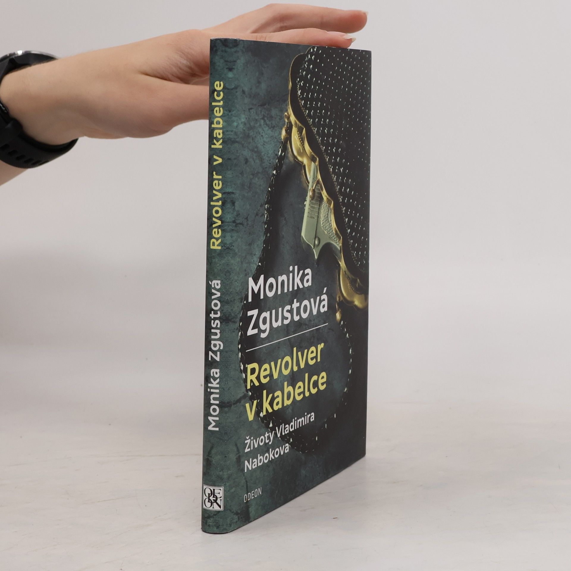 Monika Zgustova Revolver v kabelce – Životy Vladimira Nabokova