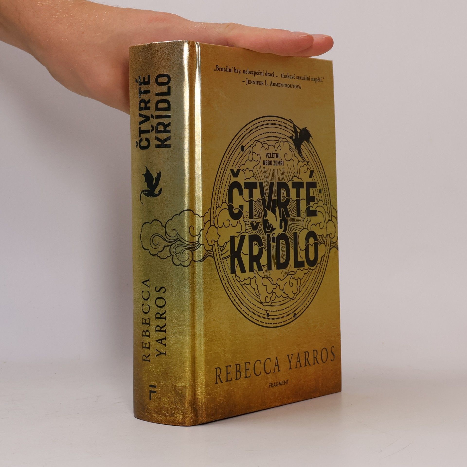 Rebecca Yarros Čtvrté křídlo