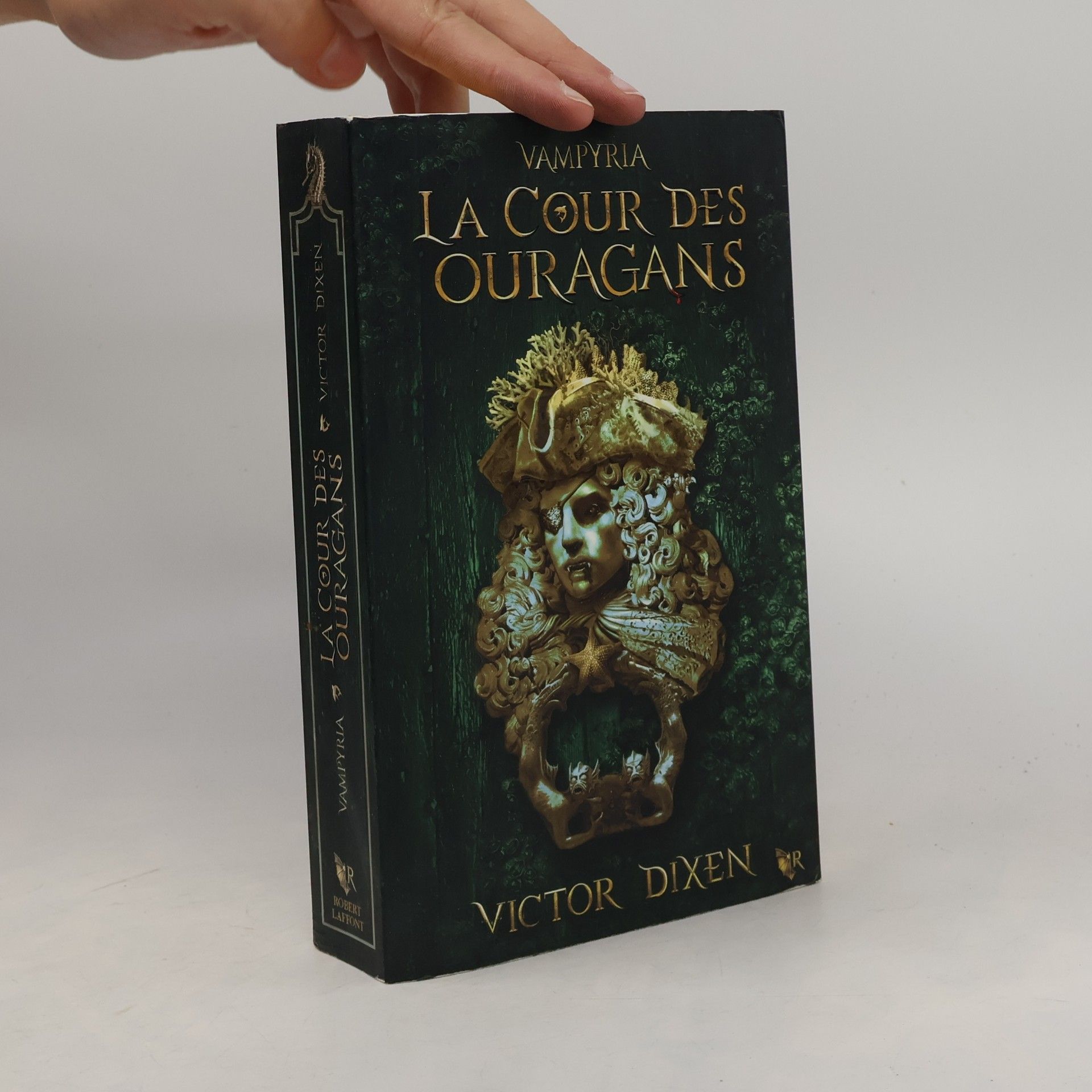 Victor Dixen La Cour des Ouragans