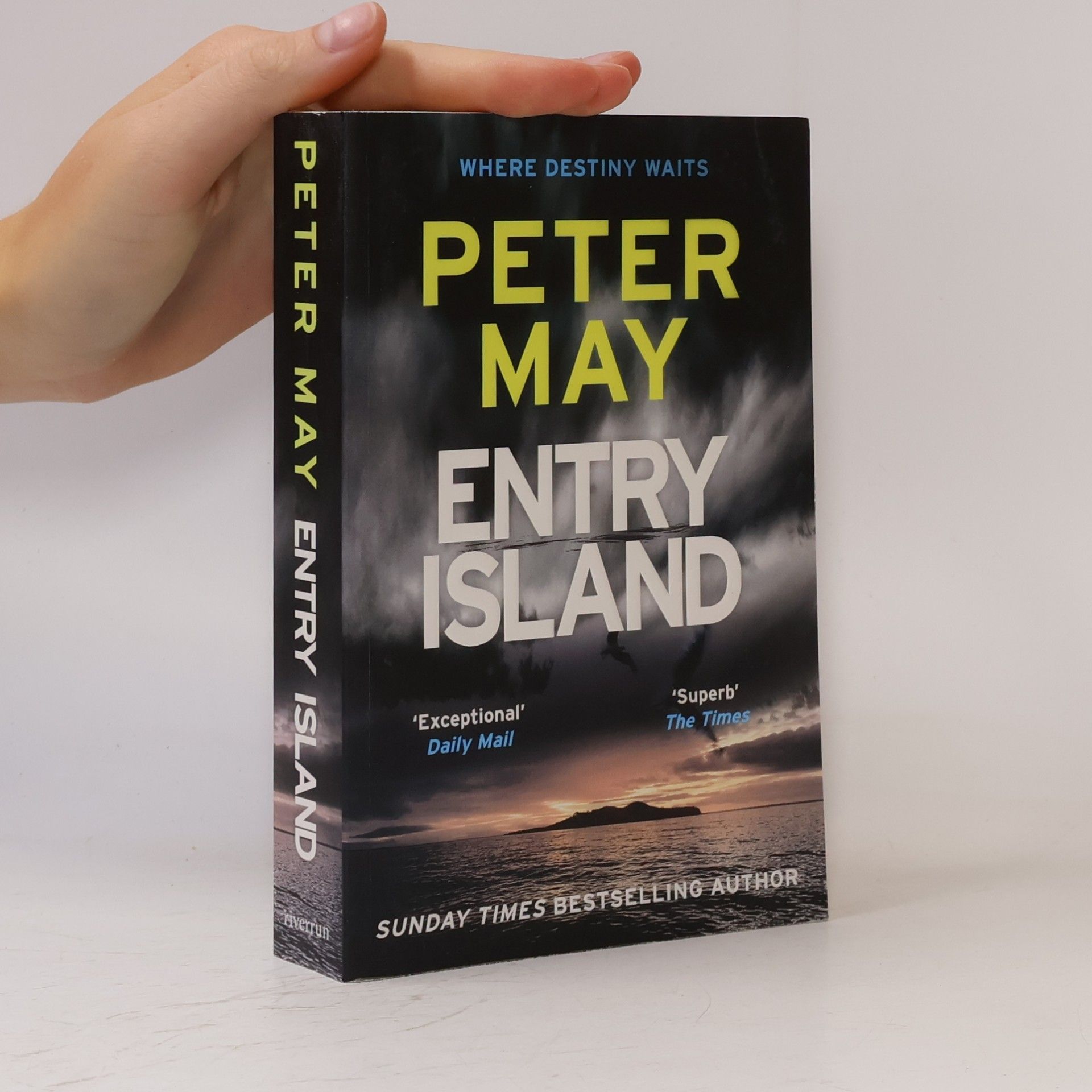 Peter May Entry Island