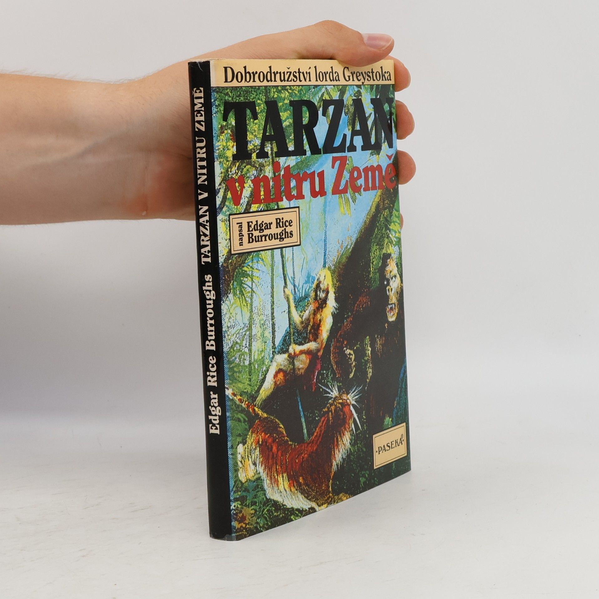 Edgar Rice Burrroughs Tarzan v nitru země