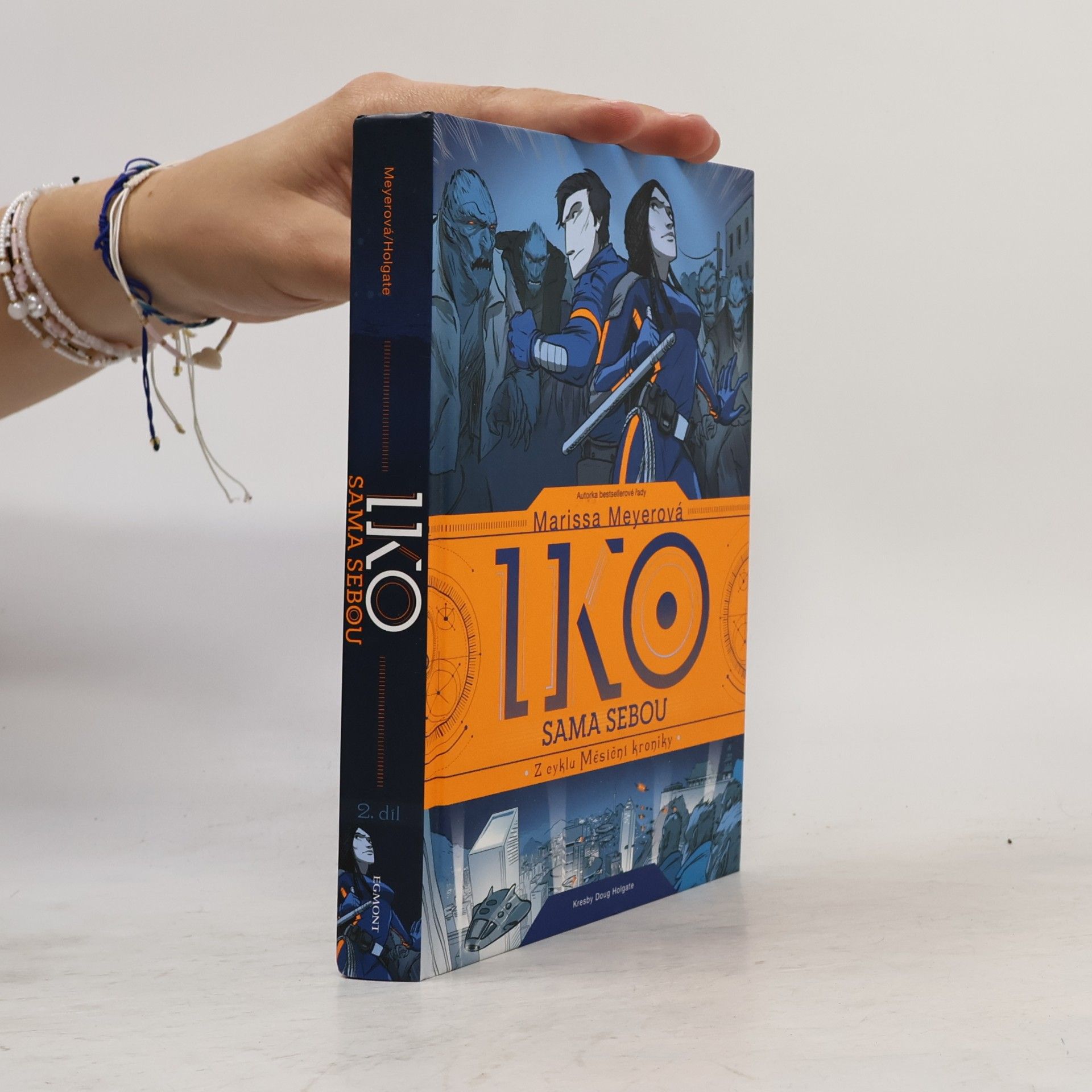 Marissa Meyer Iko sama sebou