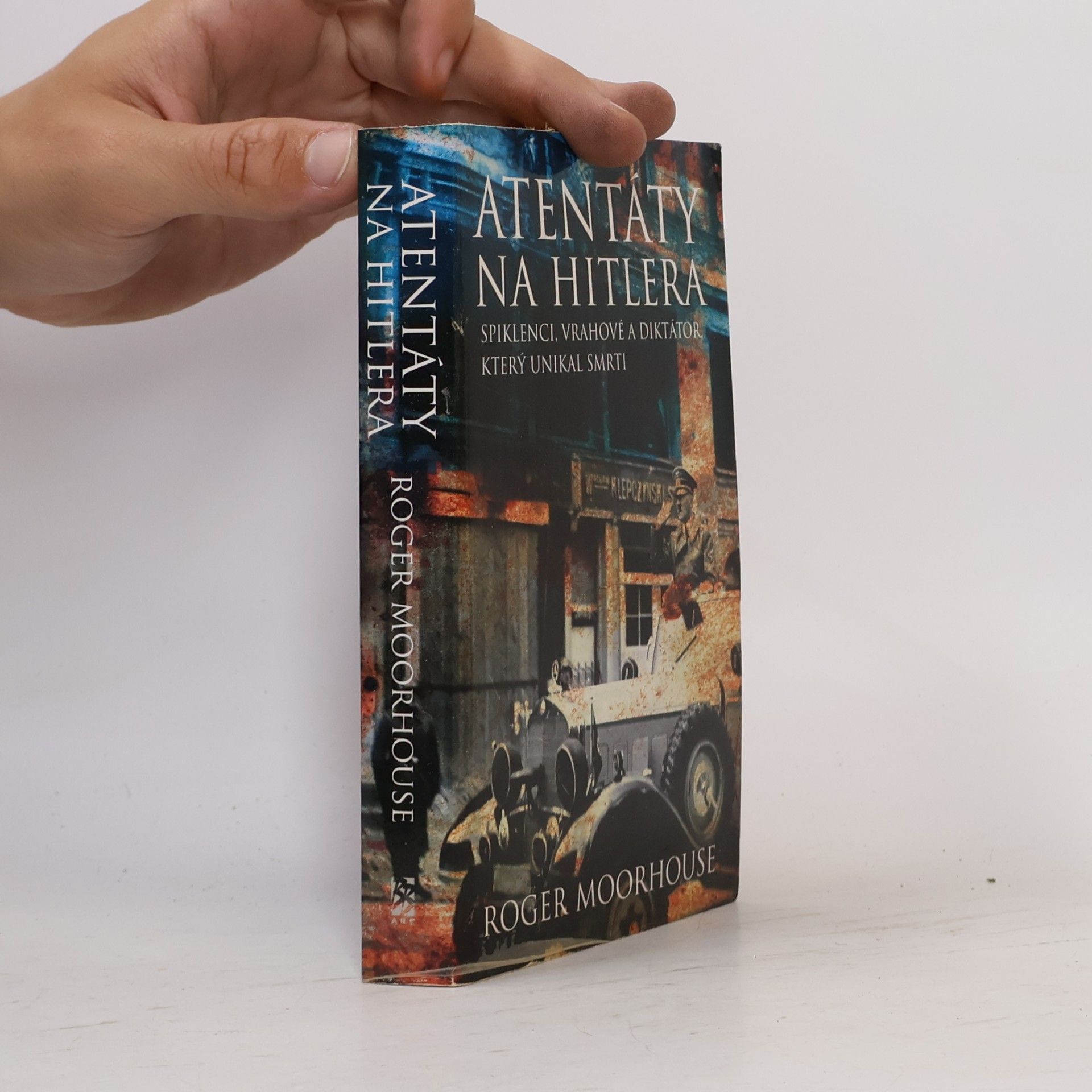 Roger Moorhouse Atentáty na Hitlera