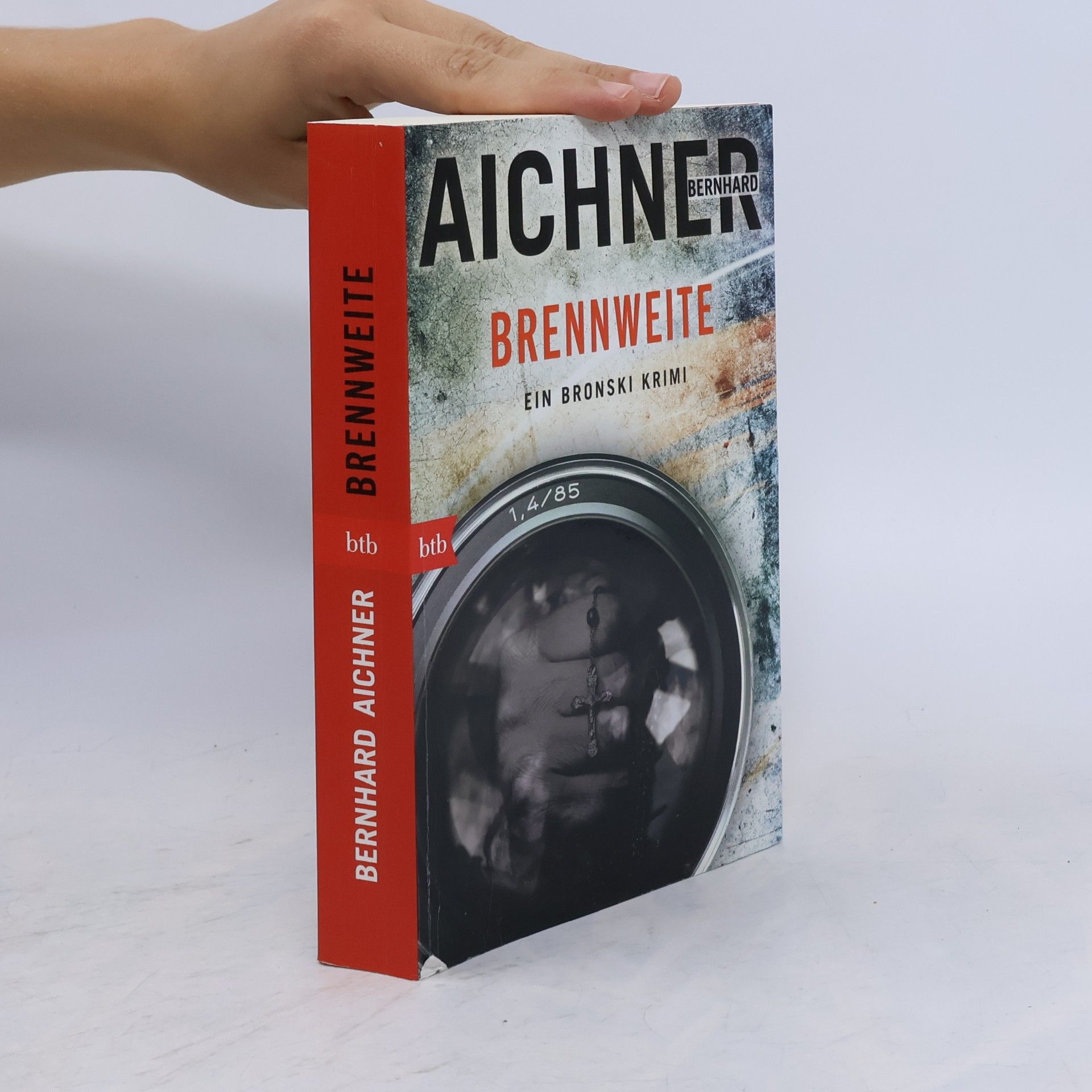 Bernhard Aichner Brennweite
