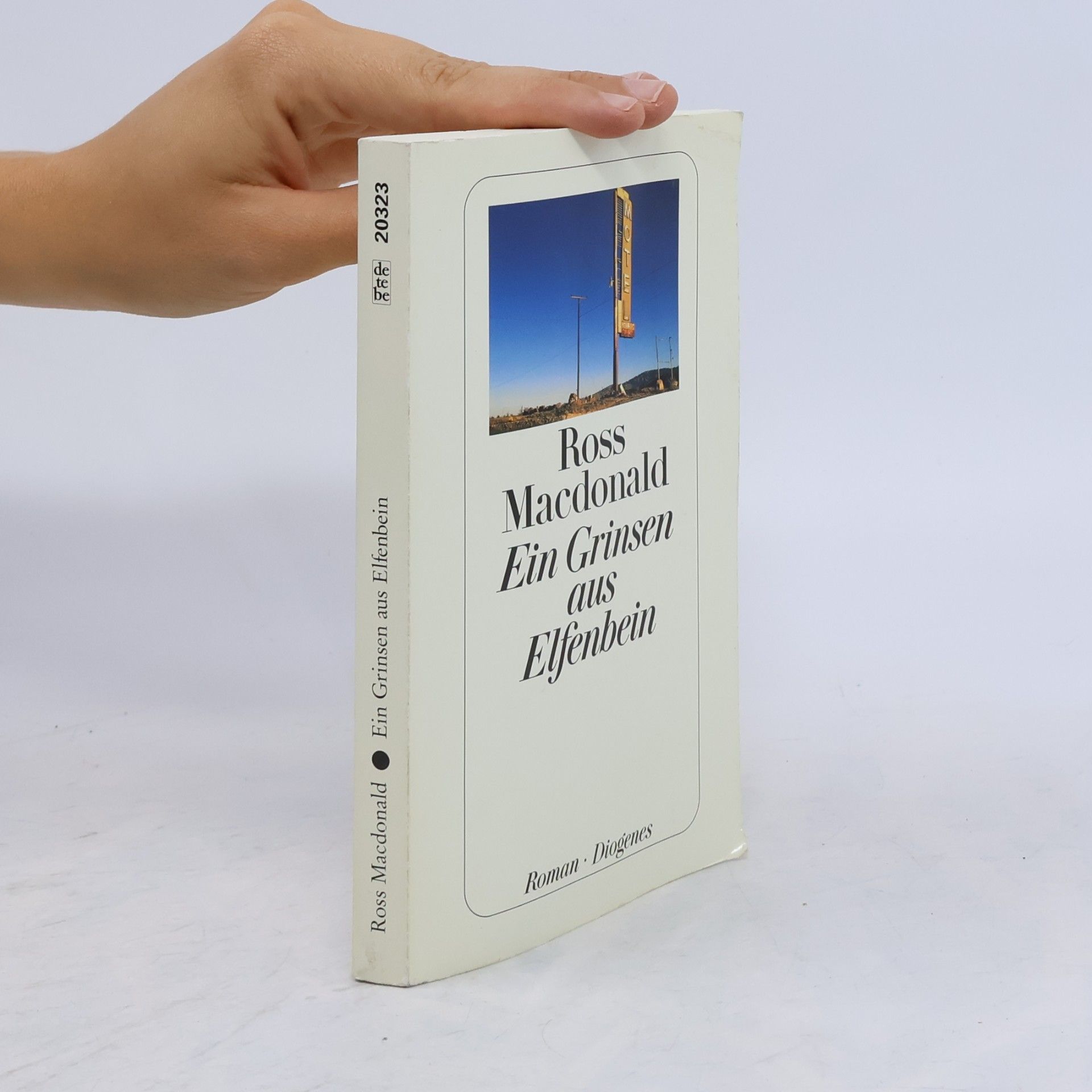 Ross Macdonald Ein Grinsen aus Elfenbein