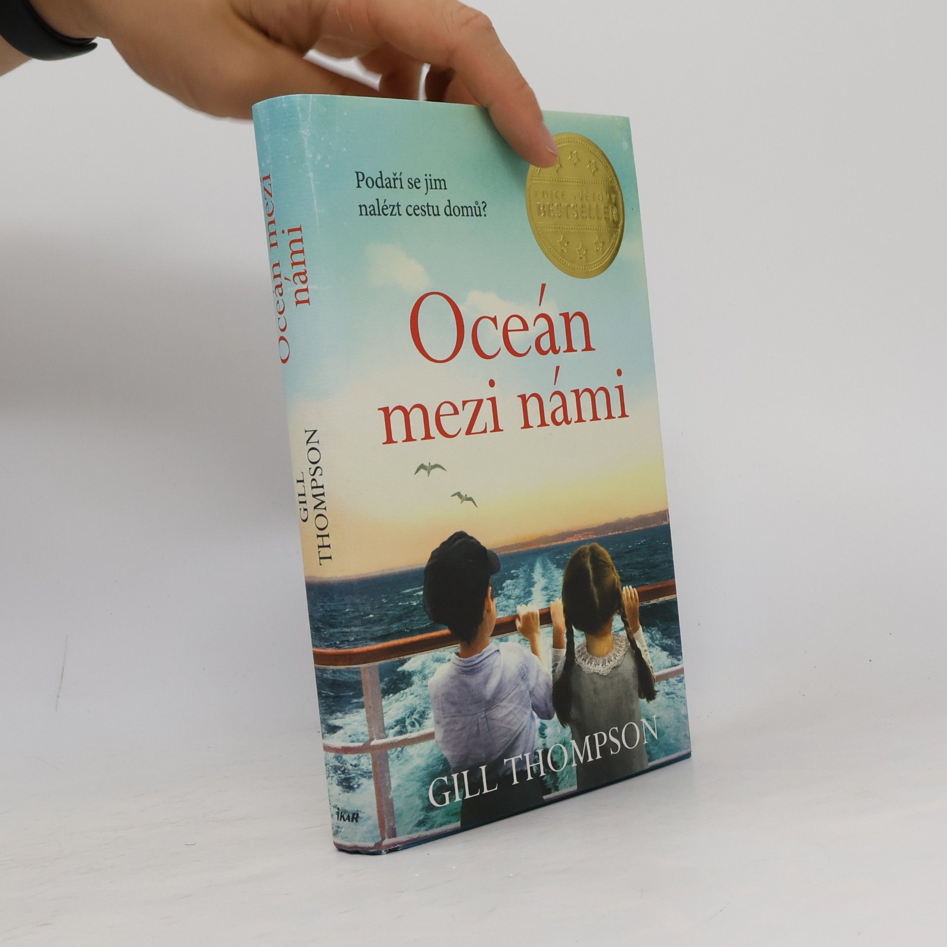 Gill Thompson Oceán mezi námi