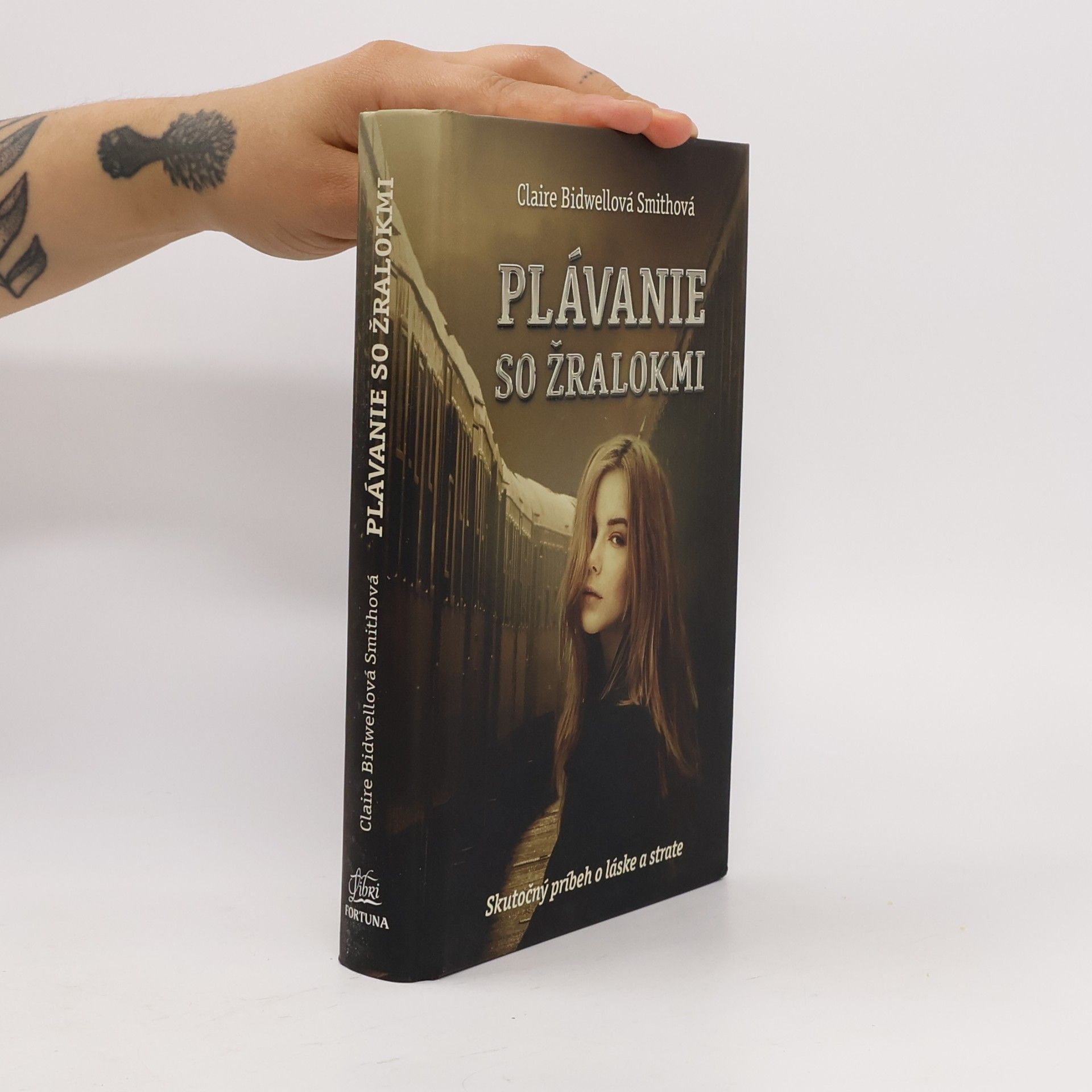 Claire Bidwell Smith Plávanie so žralokmi