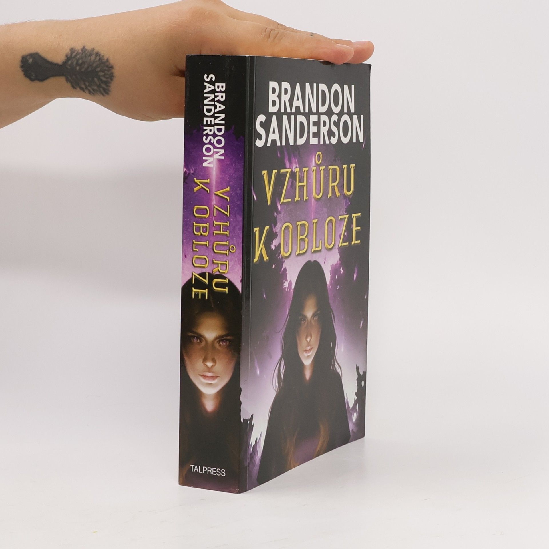 Brandon Sanderson Vzhůru k obloze