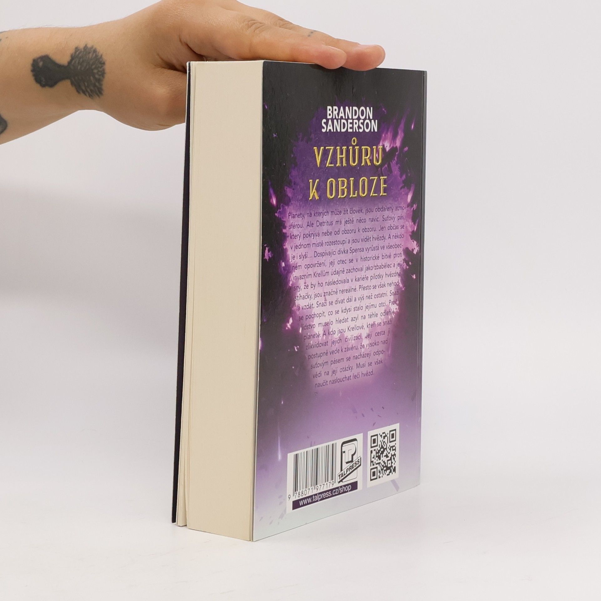 Brandon Sanderson Vzhůru k obloze
