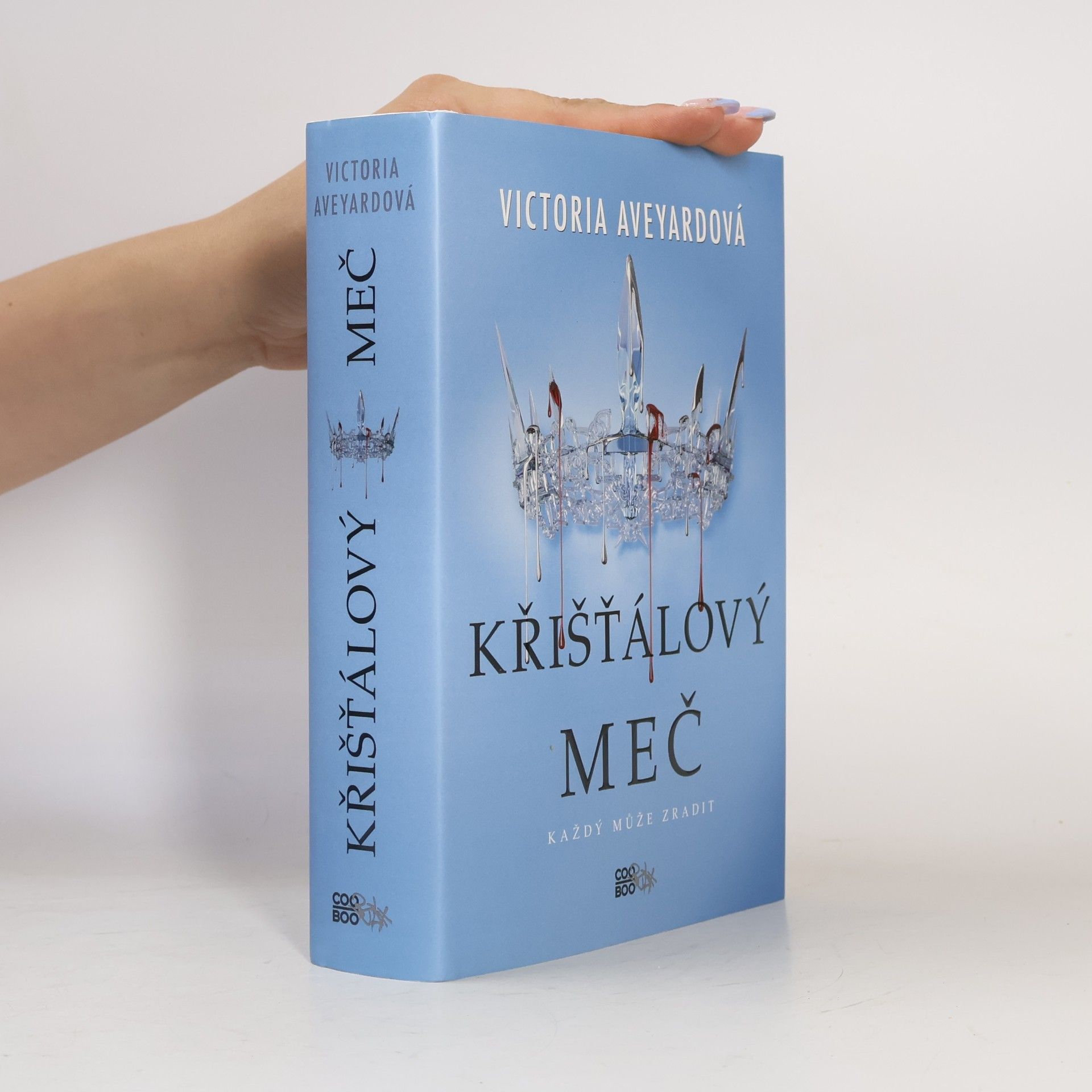 Victoria Aveyard Křišťálový meč
