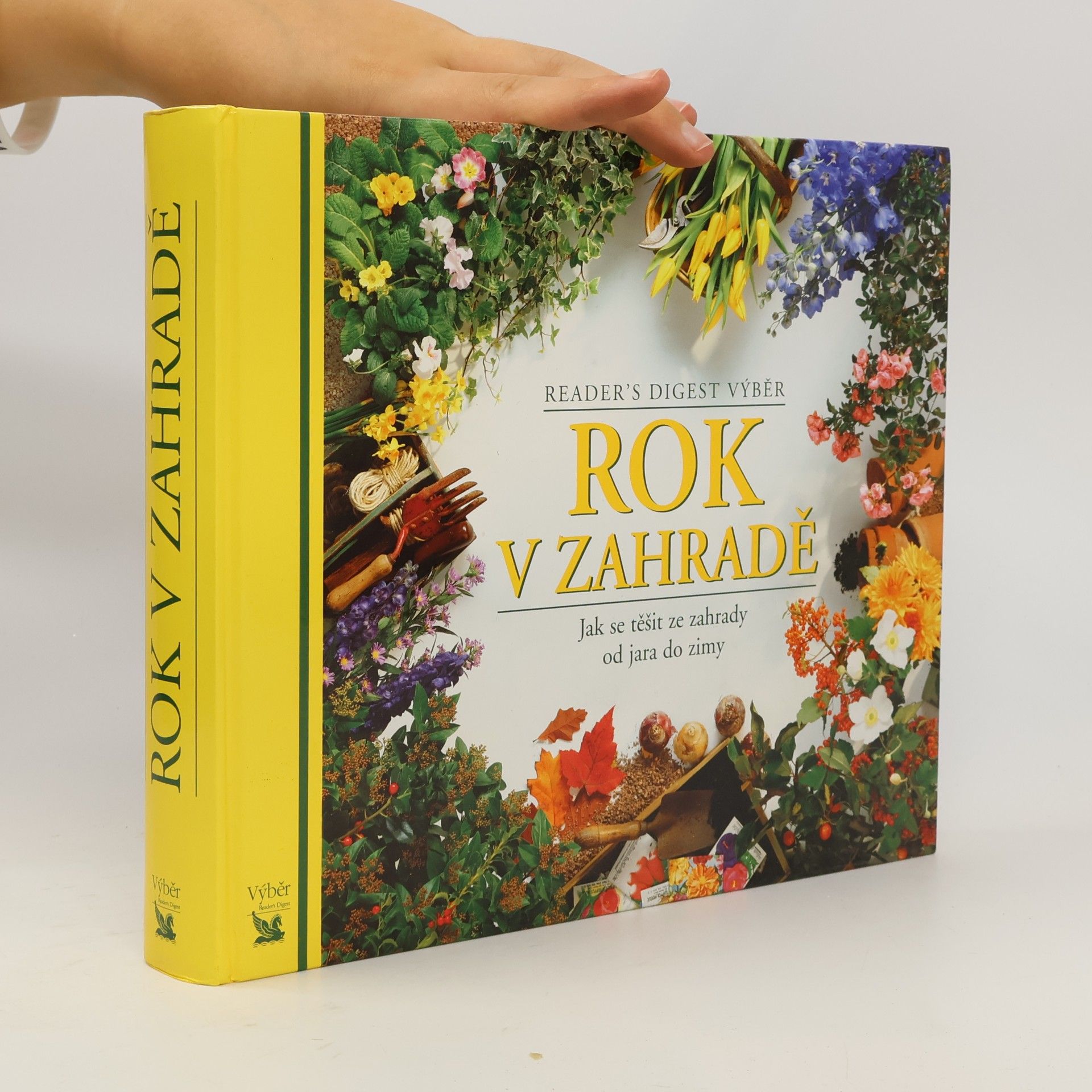 Various authors Rok v zahradě. Jak se těšit ze zahrady od jara do zimy