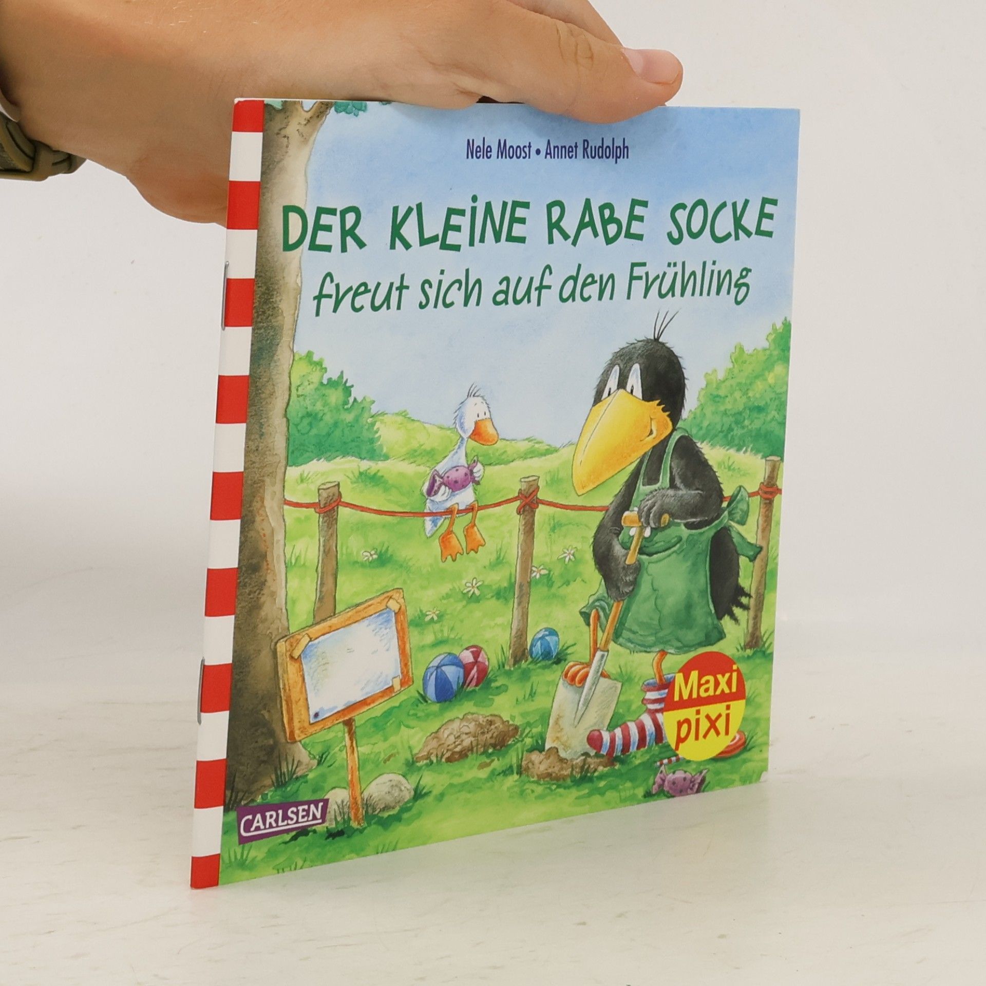 Der kleine Rabe Socke freut sich auf den Frühling