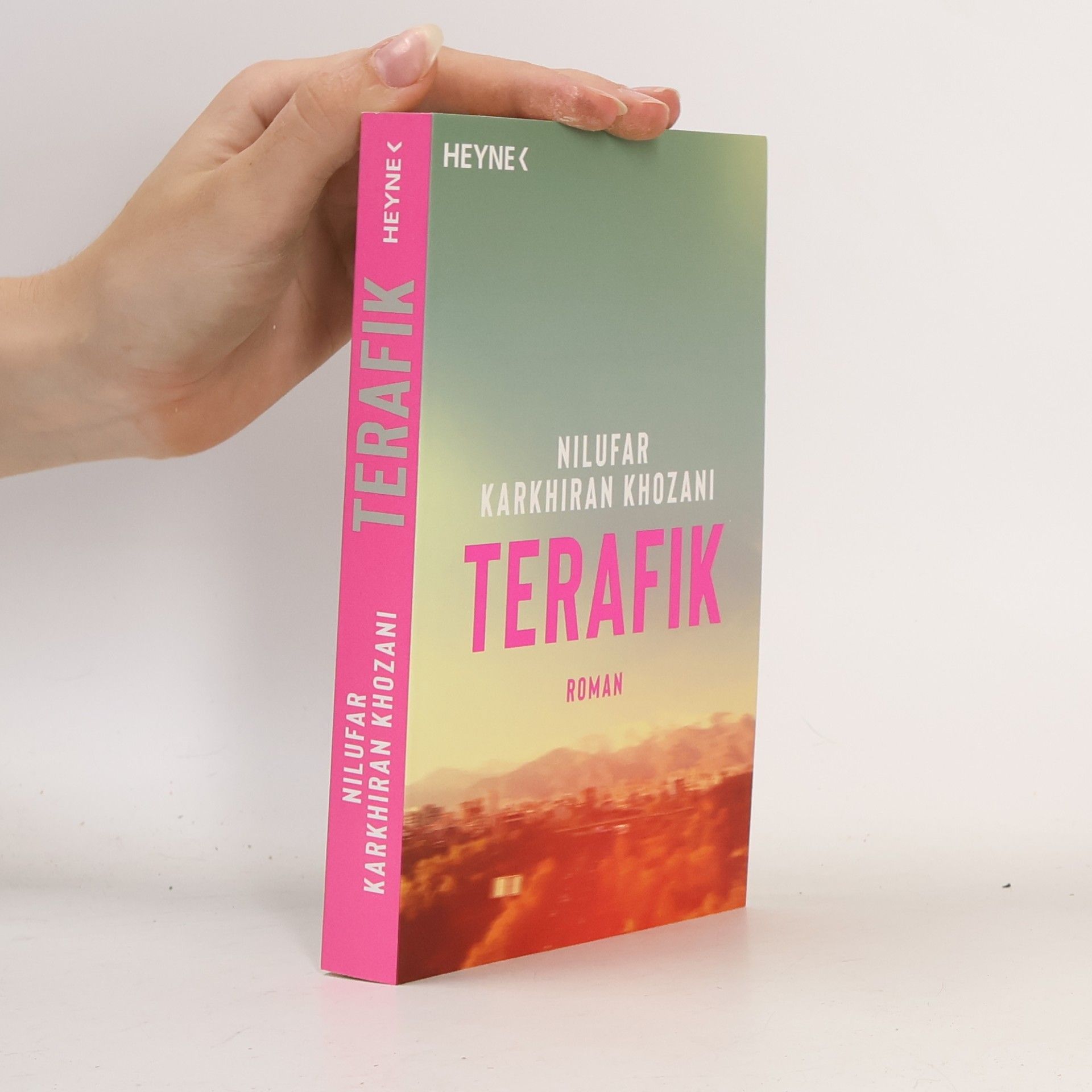 Nilufar Karkhiran Khozani Terafik