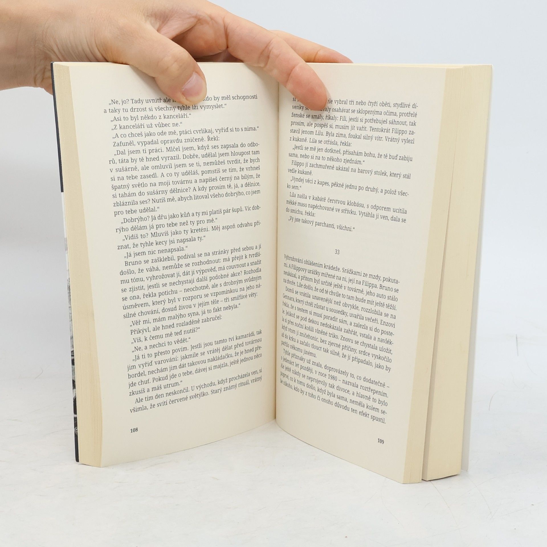 Elena Ferrante Geniální přítelkyně 3. Příběh těch, co odcházejí, a těch, kteří zůstanou