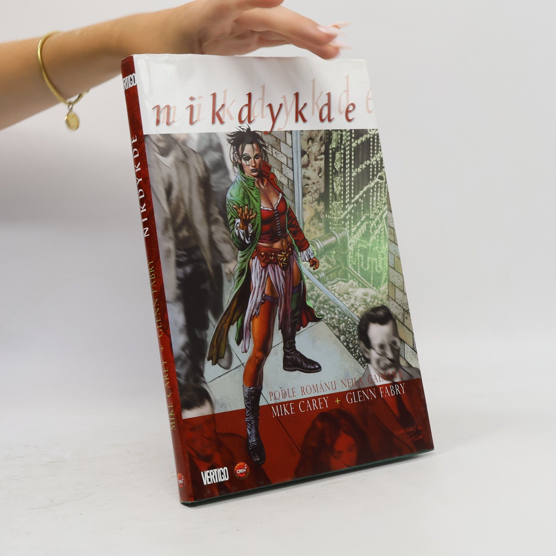 M. R. Carey Nikdykde