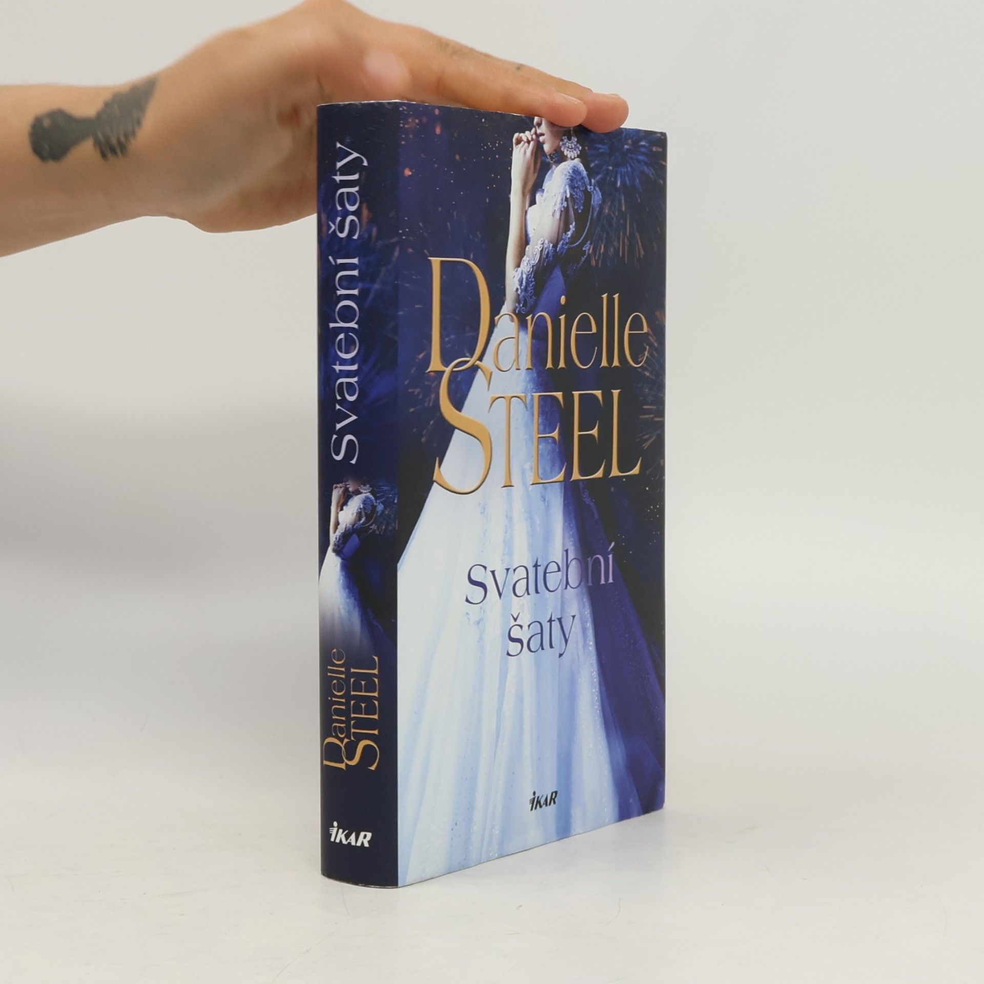 Danielle Steel Svatební šaty
